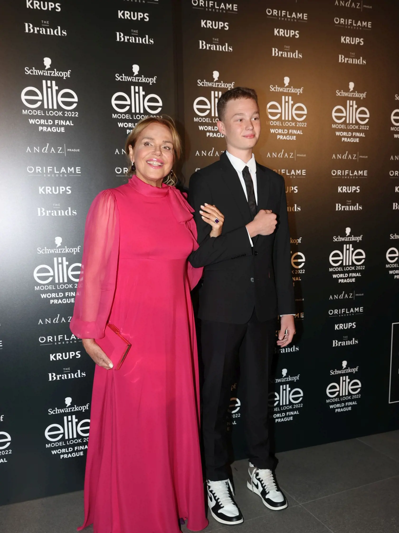 Aj Dagmar Havlová si na finále Elite Model Look obliekla róbu v ružovej farbe.