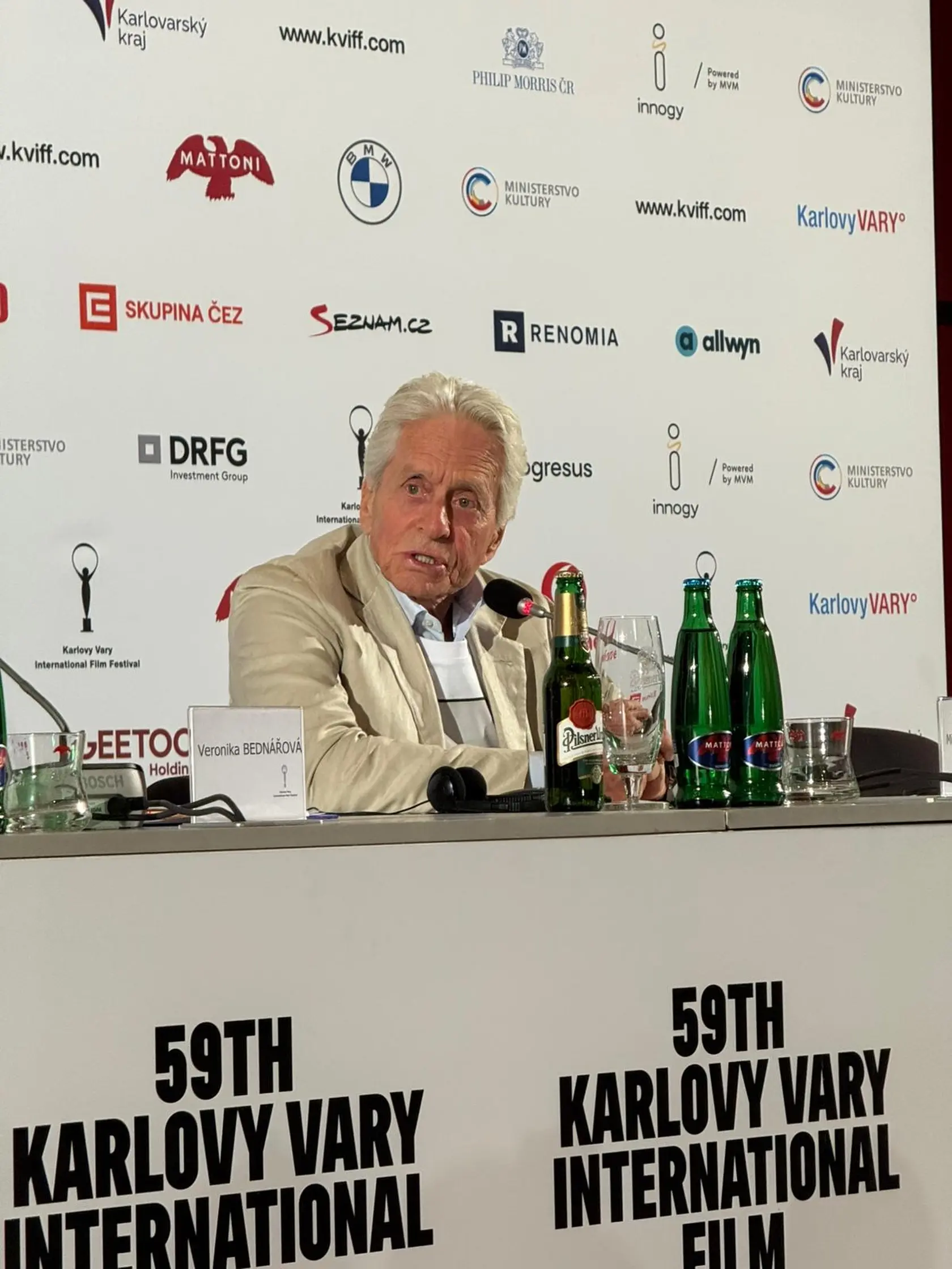 Otec troch detí a dvojnásobný držiteľ Oscara pokračoval: „Nemám v úmysle sa tam vracať. Hovorím, že nie som na dôchodku, pretože keby sa stalo niečo špeciálne, vrátil by som sa, ale inak nie,“ dodal Michael.