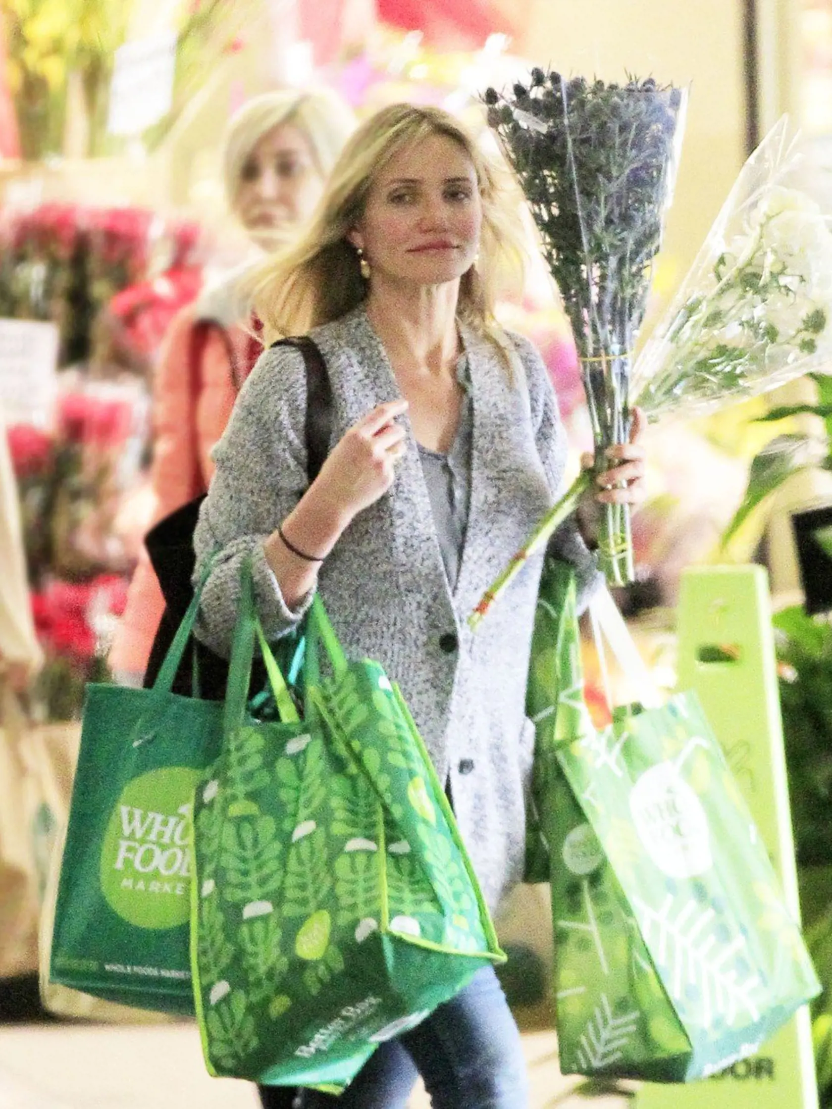Exclusive... 52304225 Cameron Diaz goes Super Bowl shopping in Beverly Hills, California on February 4, 2017. The actress ended up with several bags of groceries, and some flowers., Image: 315348166, License: Rights-managed, Restrictions: , Model Release: no, Credit line: Profimedia, FameFlynet USA