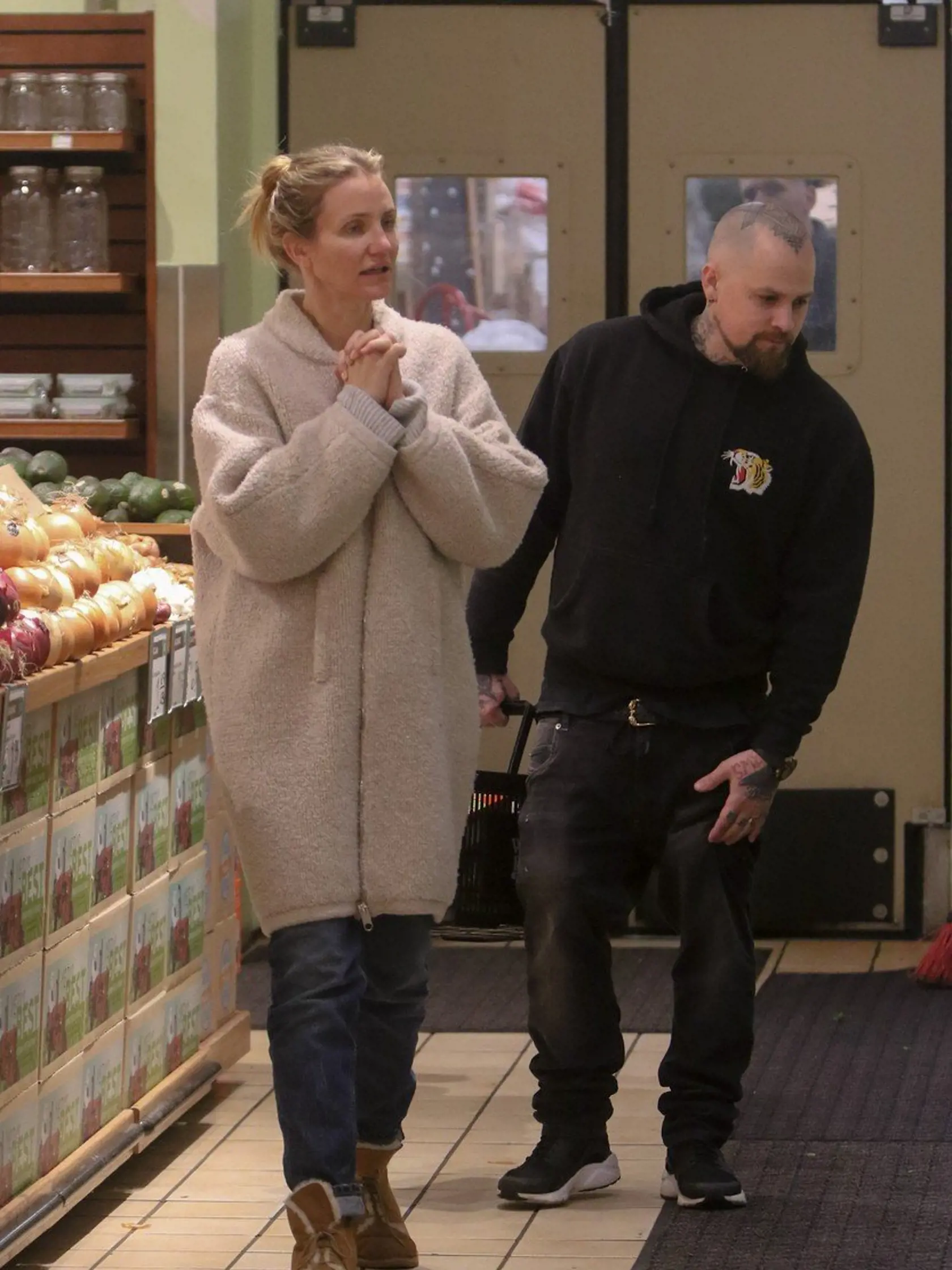 Exclusive... 52290204 Makeup-free actress Cameron Diaz does some grocery shopping with her husband Benji Madden in Beverly Hills, California on January 22, 2017.  The two were all bundled up on a rainy day out., Image: 312509417, License: Rights-managed, Restrictions: , Model Release: no, Credit line: Profimedia, FameFlynet USA