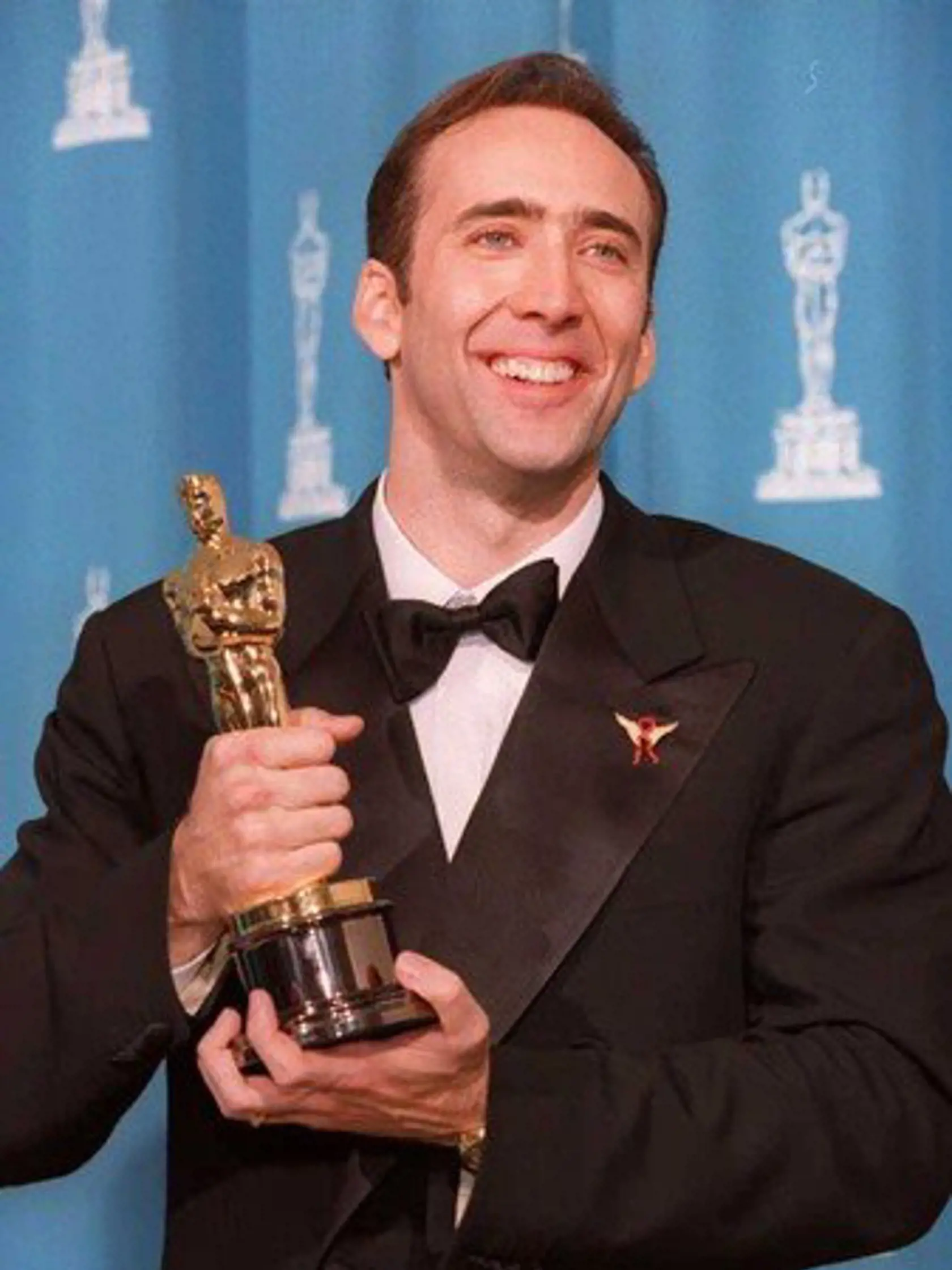 Nicholas Cage, the winner of Best Actor for his role as the self-destructive alcoholic Ben Sanderson in "Leaving Las Vegas," poses with his Oscar at the 68th annual Academy Awards 25 March at the Dorothy Chandler Pavilion in Los Angeles.       AFP PHOTO Kim KULISH, Image: 20454515, License: Rights-managed, Restrictions: , Model Release: no, Credit line: Profimedia, AFP