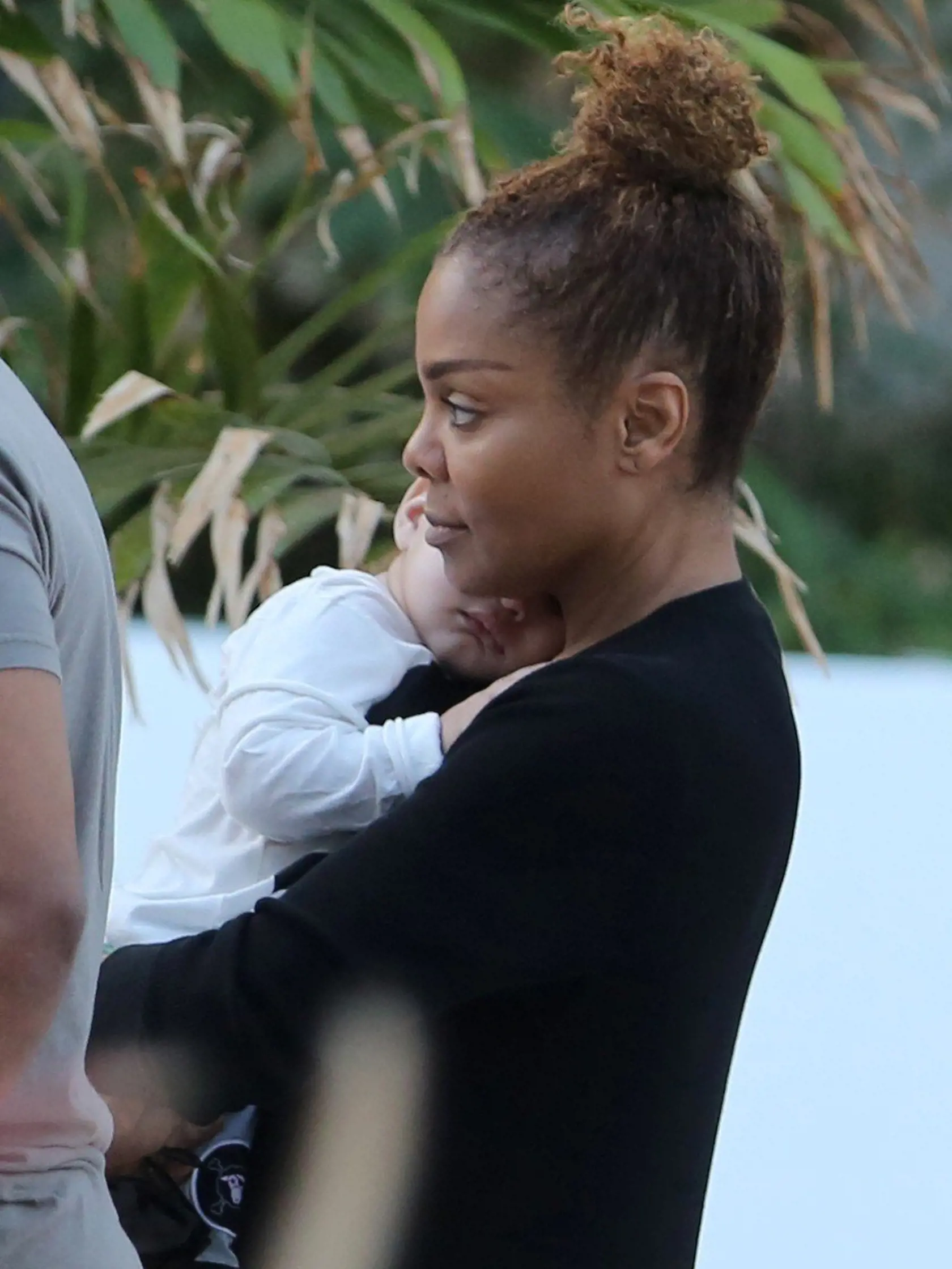 December 23 2017 Janet Jackson in Miami vacations with baby daughter Eissa Al Mana  non EXCLUSIVO  Mandatory Credit: OHPIX  Ref: OH_2SOL, Image: 358547748, License: Rights-managed, Restrictions: , Model Release: no, Credit line: Profimedia, OHPIX