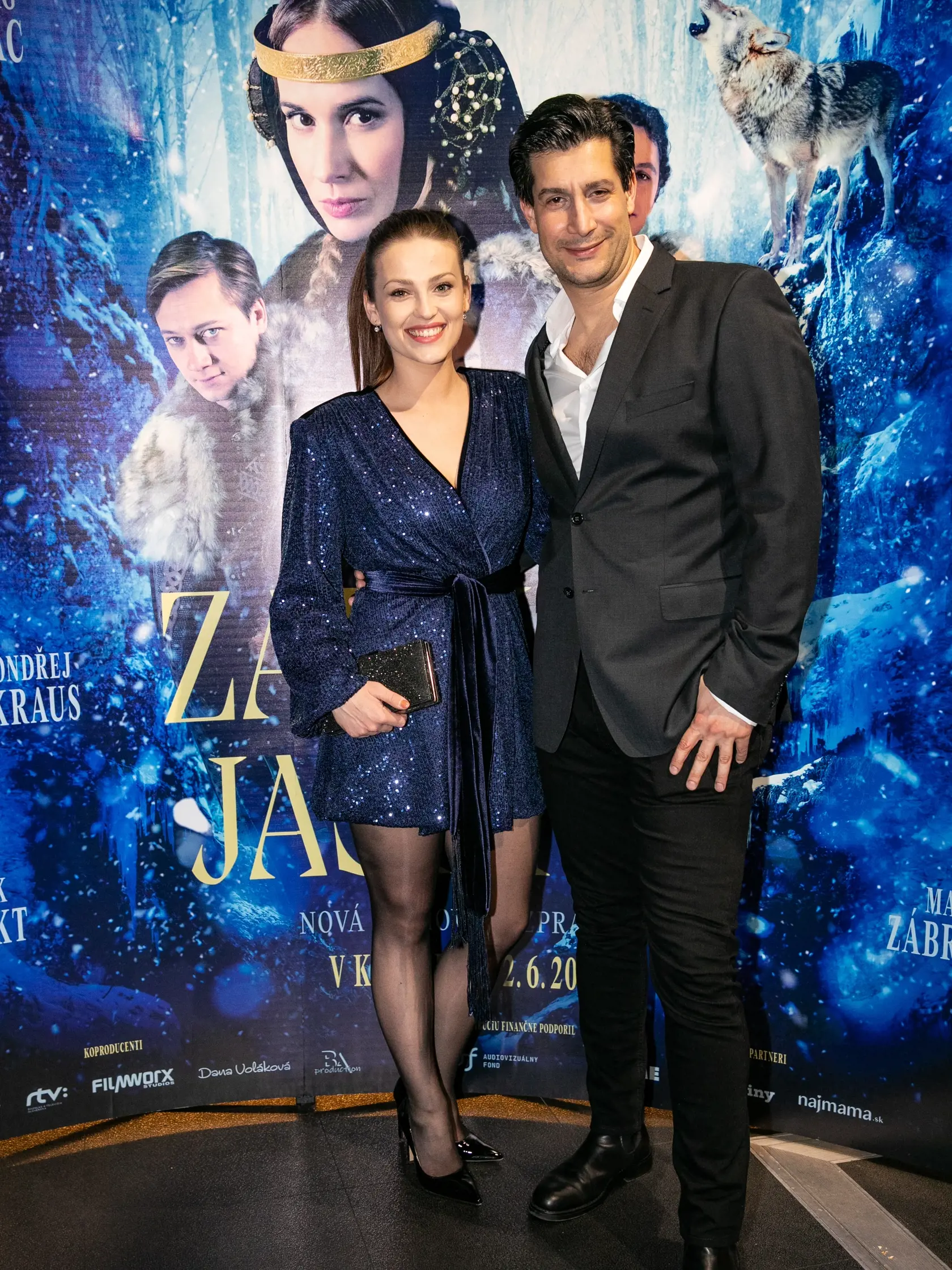 Príchody na premiéru rozprávky Zakliata jaskyňa. Na fotke je Tomáš Palonder a Martina Zábranská.