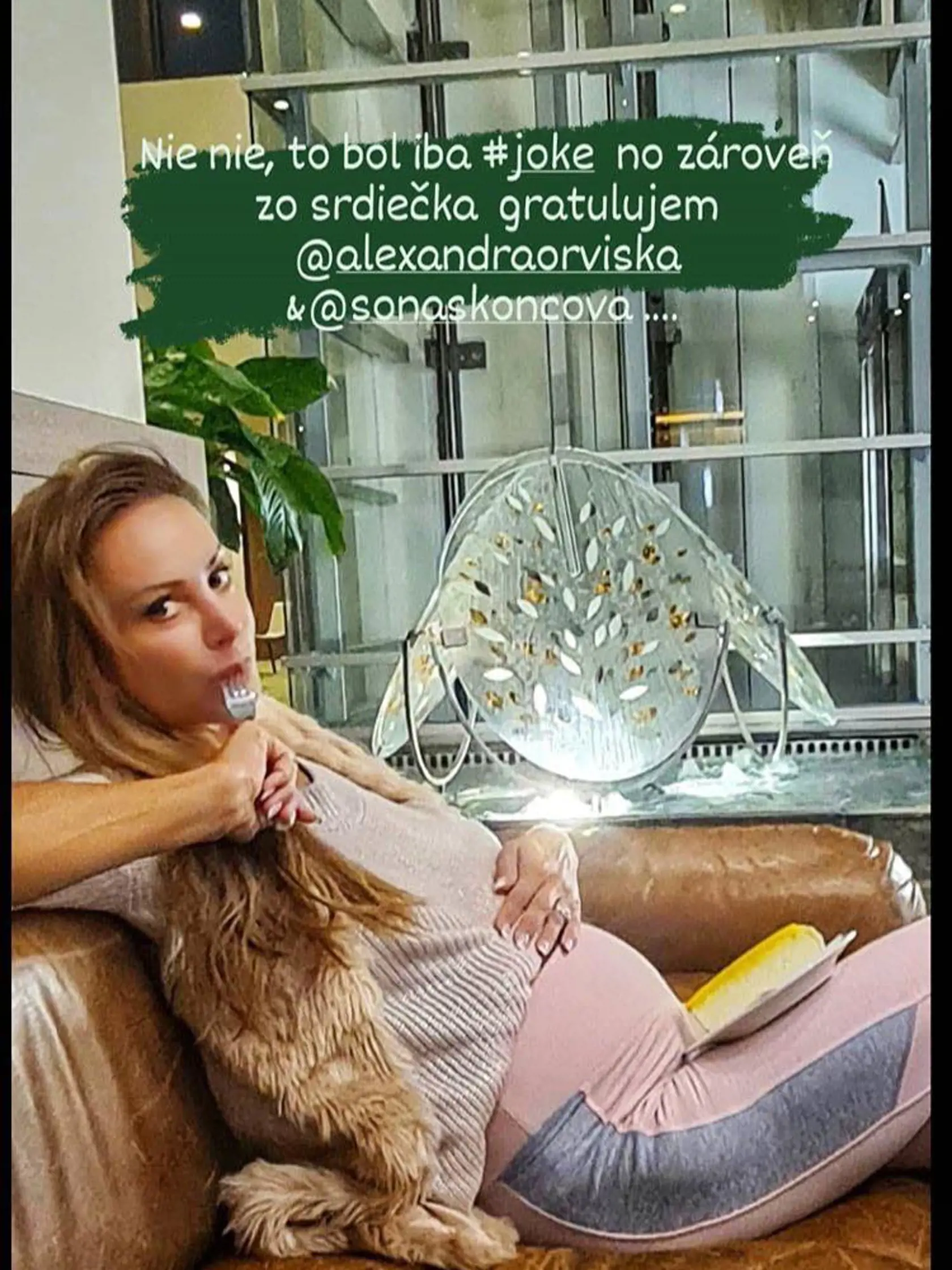 Fitneska Zora Czoborová prekvapila tehotenským bruškom. Pravda však bola taká, že sa iba poriadne najedla.