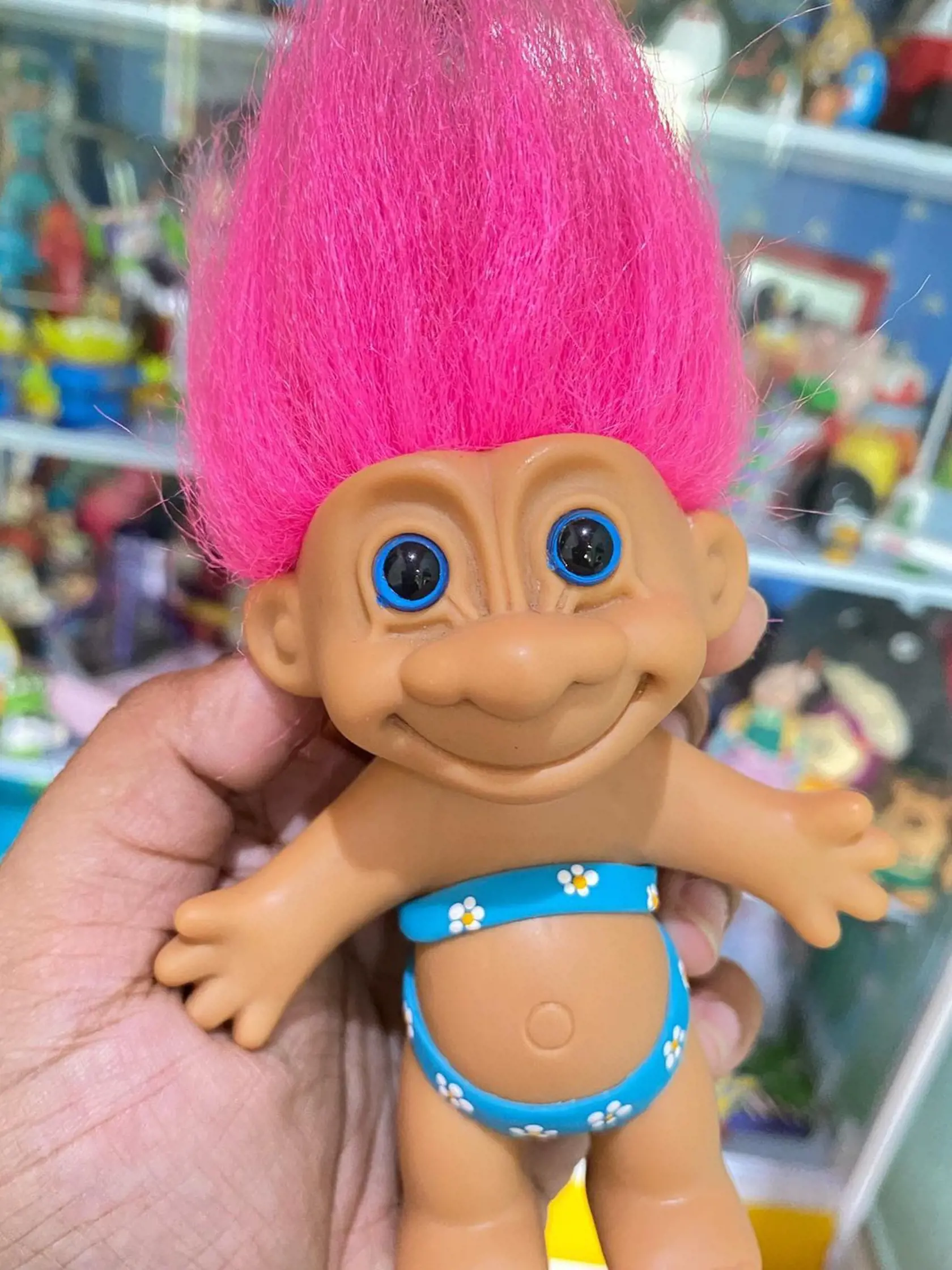 Trollovia s ikonickými dúhovými vlasmi boli hitom každého dieťaťa.