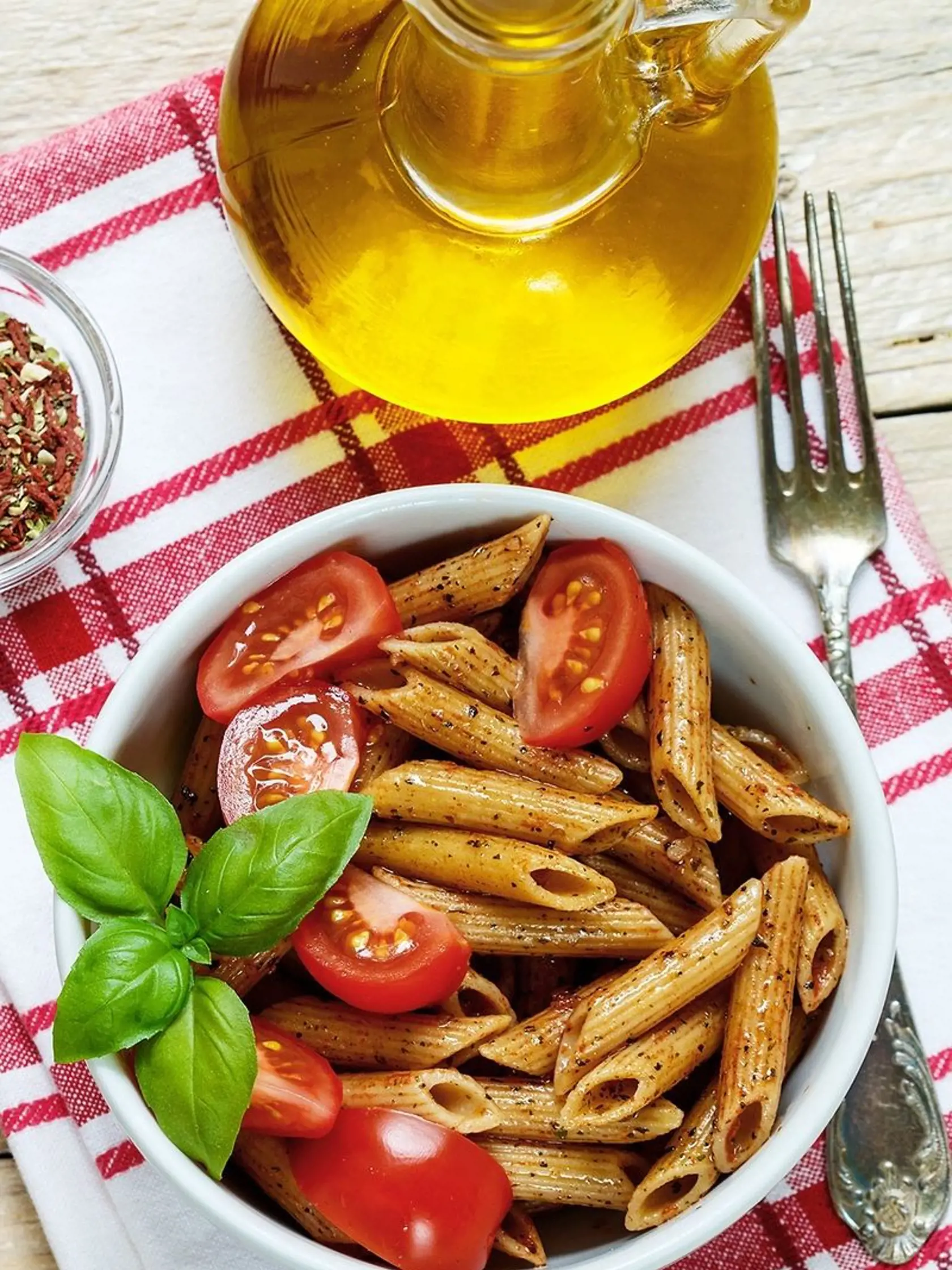 Jedzte hnedú ryžu, celozrnné cestoviny a ovsené vločky. 