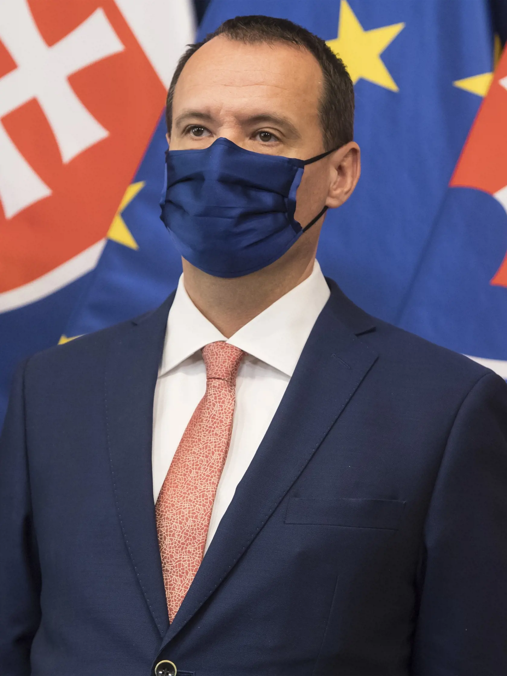 Na snímke generálny riaditeľ Tatra Banka Michal Liday počas tlačovej konferencie po rokovaní vlády SR so zástupcami bankového sektora 3. apríla 2020 v Bratislave. FOTO TASR - Martin Baumann