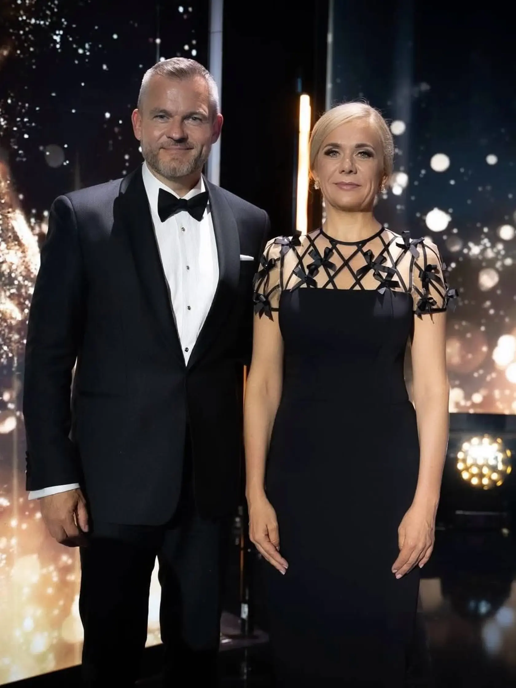 Denisa Saková bola na koncerte v nádherných čiernych šatách so zaujímavým detailom v oblasti dekoltu, ktorý jej dodal doslova dievčenský šmrnc. 