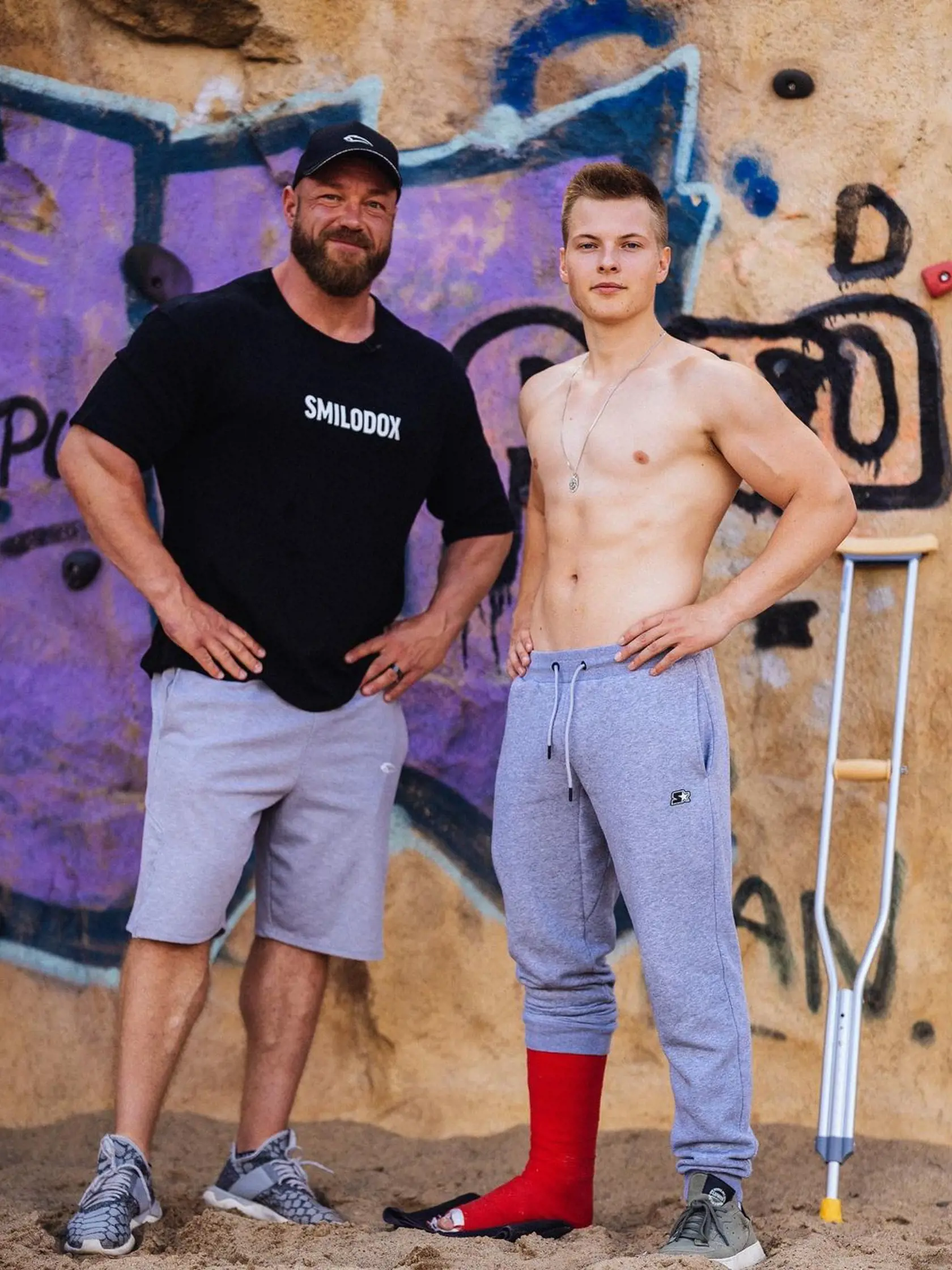 Gabriel Kelly (vpravo) na sebe pracuje.