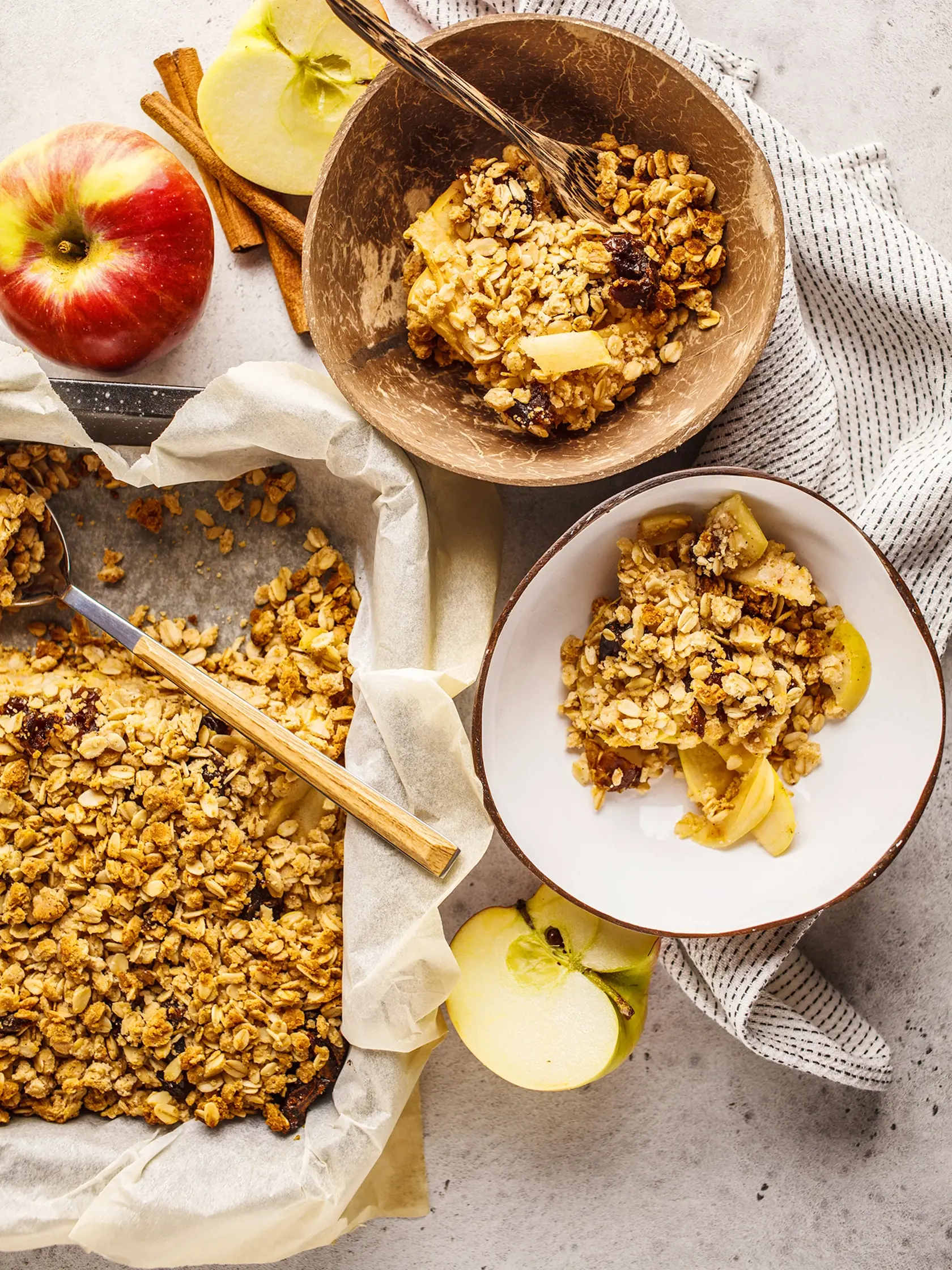 Jablkový crumble s kokosom