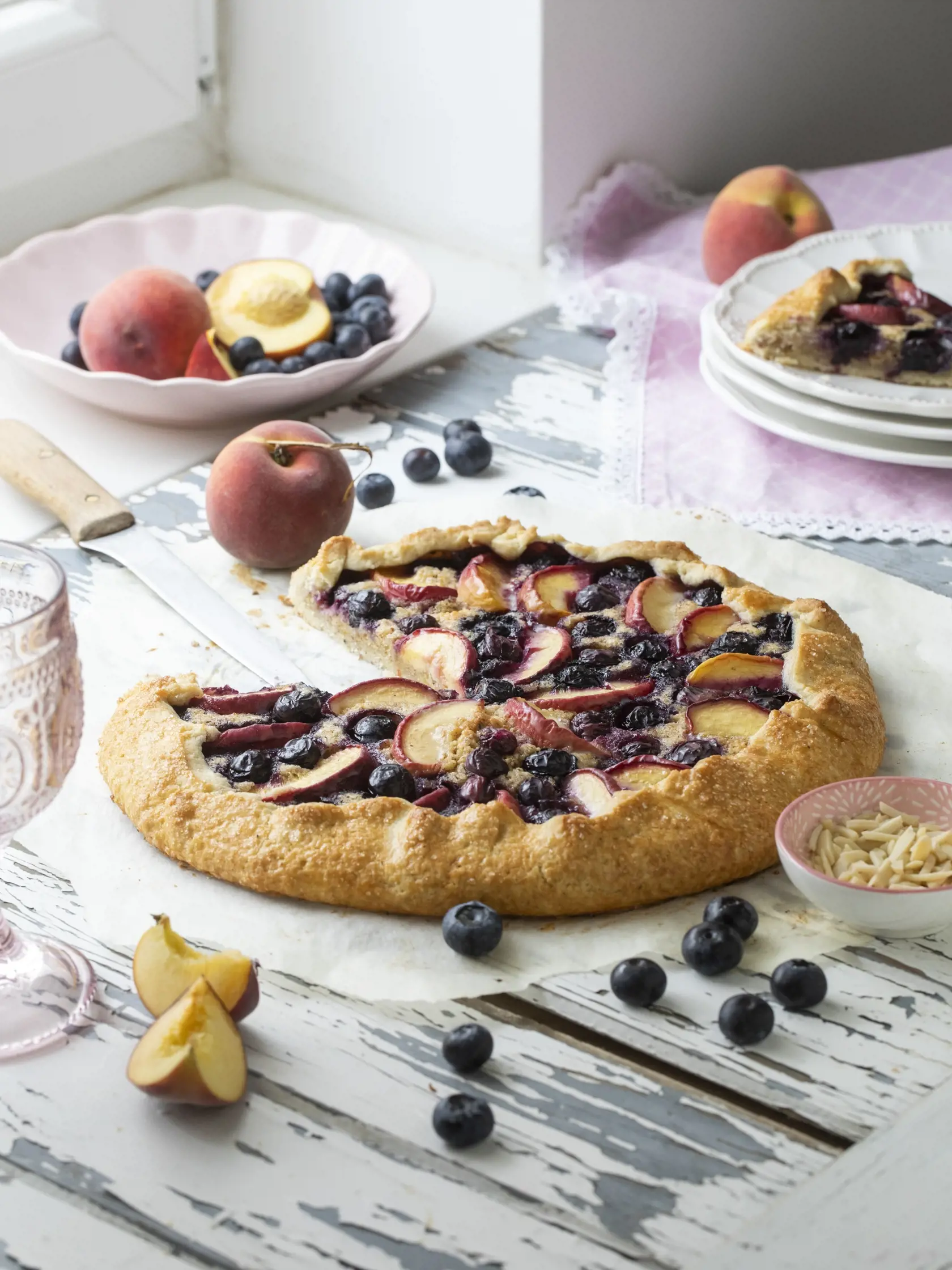 čučoriedkovo - broskyňová crostata