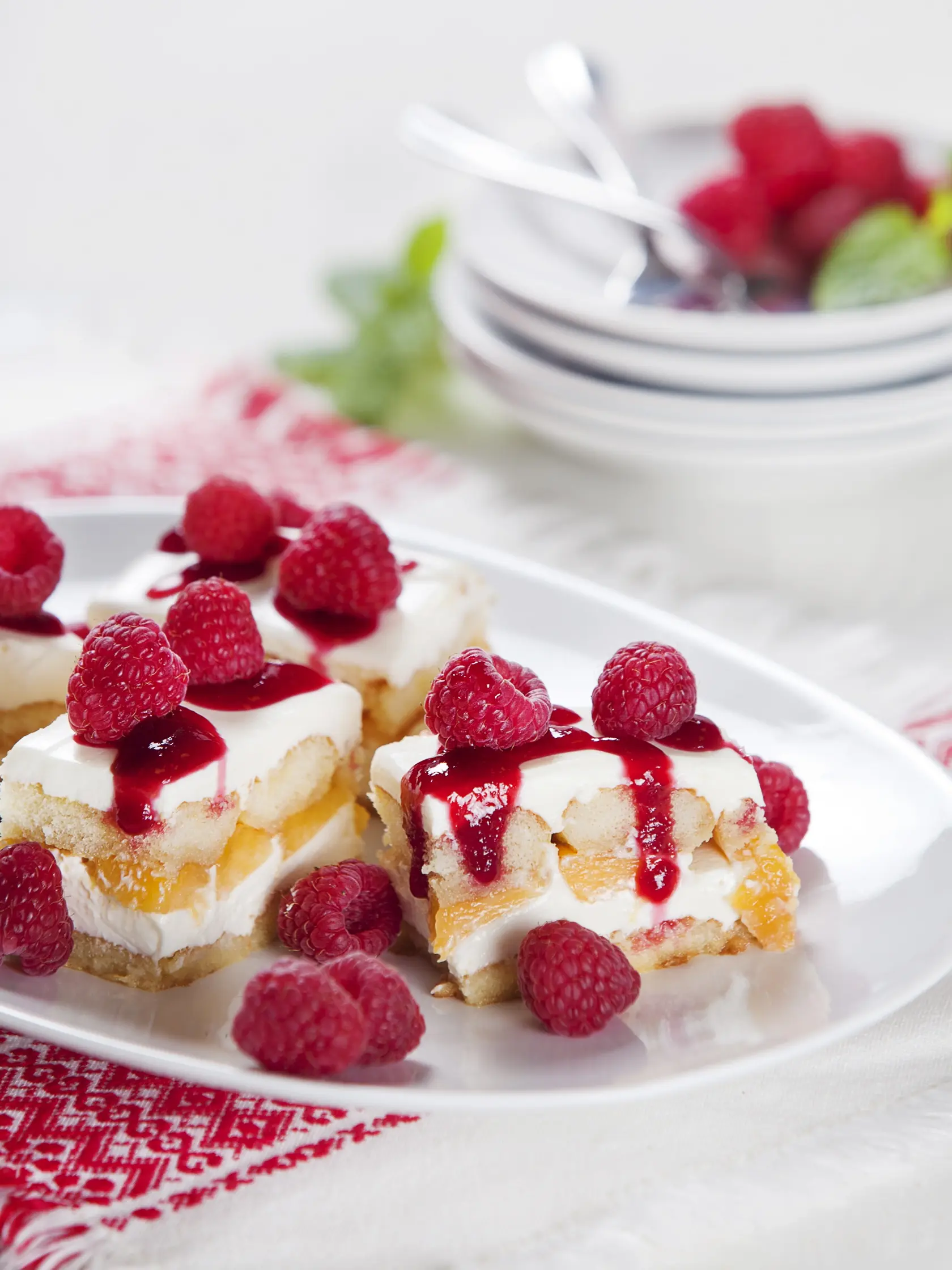 ovocie plne stavy v lahodnych letnych kolacoch - proskyneve melba tiramisu