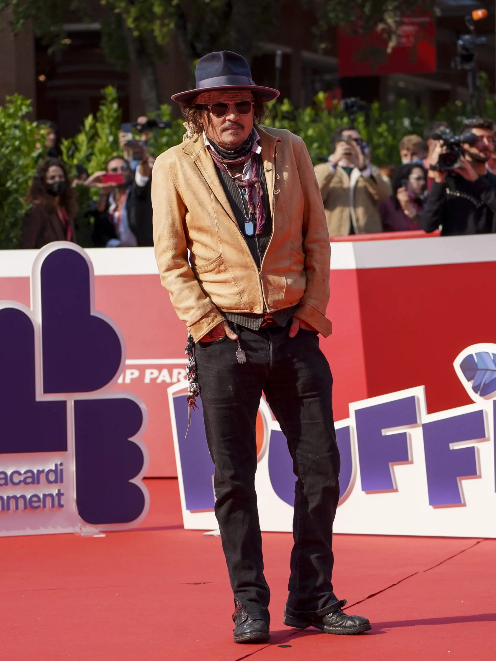 EBE 51 Rím - Na snímke americký herec Johnny Depp pózuje na červenom koberci pred projekciou animovaného filmu o tučniakoch Puffins v rámci 16. ročníka medzinárodného filmového festivalu Ríme 17. októbra 2021. FOTO TASR/AP


Actor Johnny Depp poses on the red carpet for the movie 'Puffins' at the 16th edition of the Rome Film Fest in Rome, Sunday, Oct. 17, 2021. (AP Photo/Domenico Stinellis)