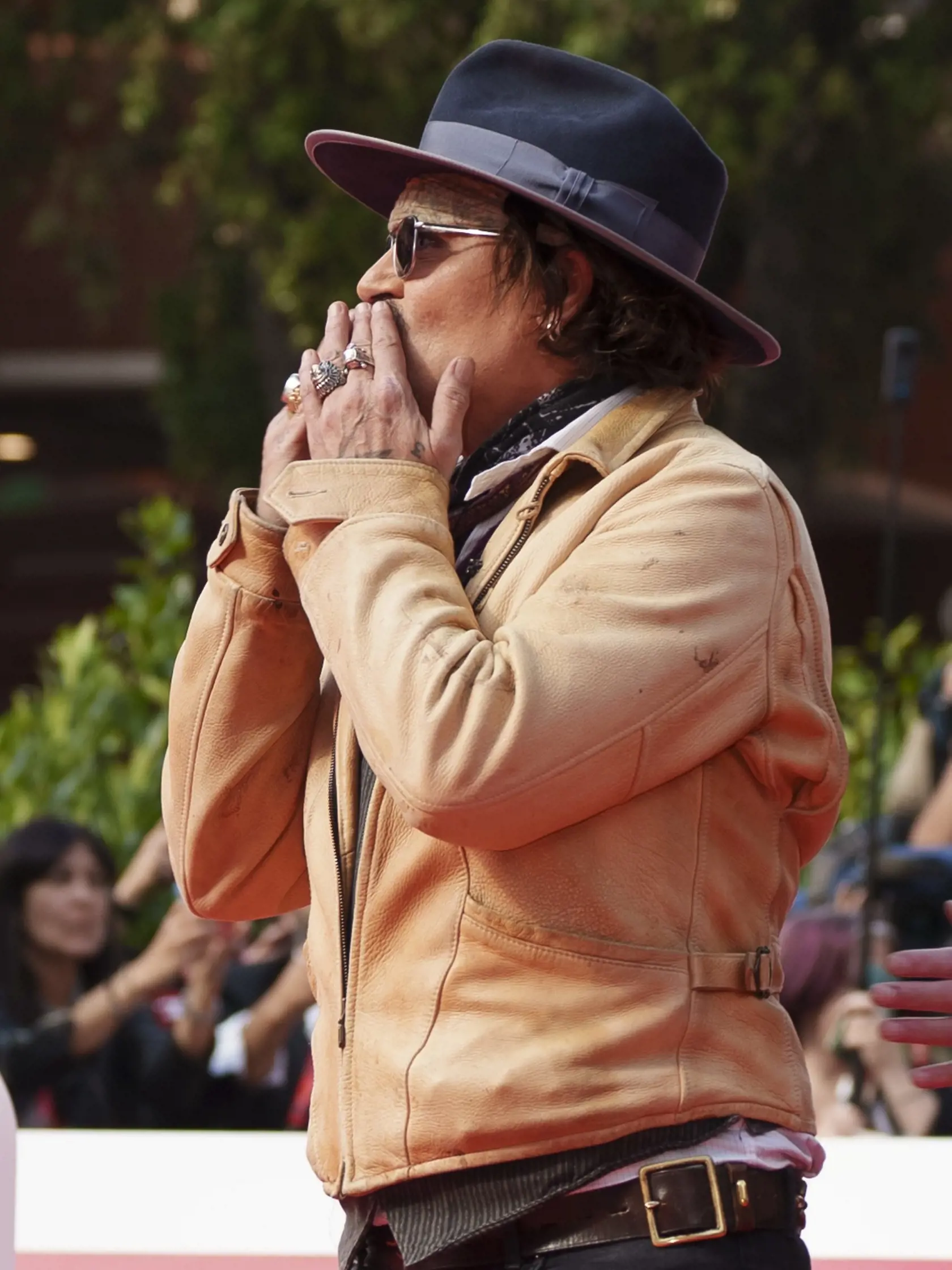 EBE 53 Rím - Na snímke americký herec Johnny Depp pózuje na červenom koberci pred projekciou animovaného filmu o tučniakoch Puffins v rámci 16. ročníka medzinárodného filmového festivalu Ríme 17. októbra 2021. FOTO TASR/AP


Actor Johnny Depp poses on the red carpet for the movie 'Puffins' at the 16th edition of the Rome Film Fest in Rome, Sunday, Oct. 17, 2021. (AP Photo/Domenico Stinellis)