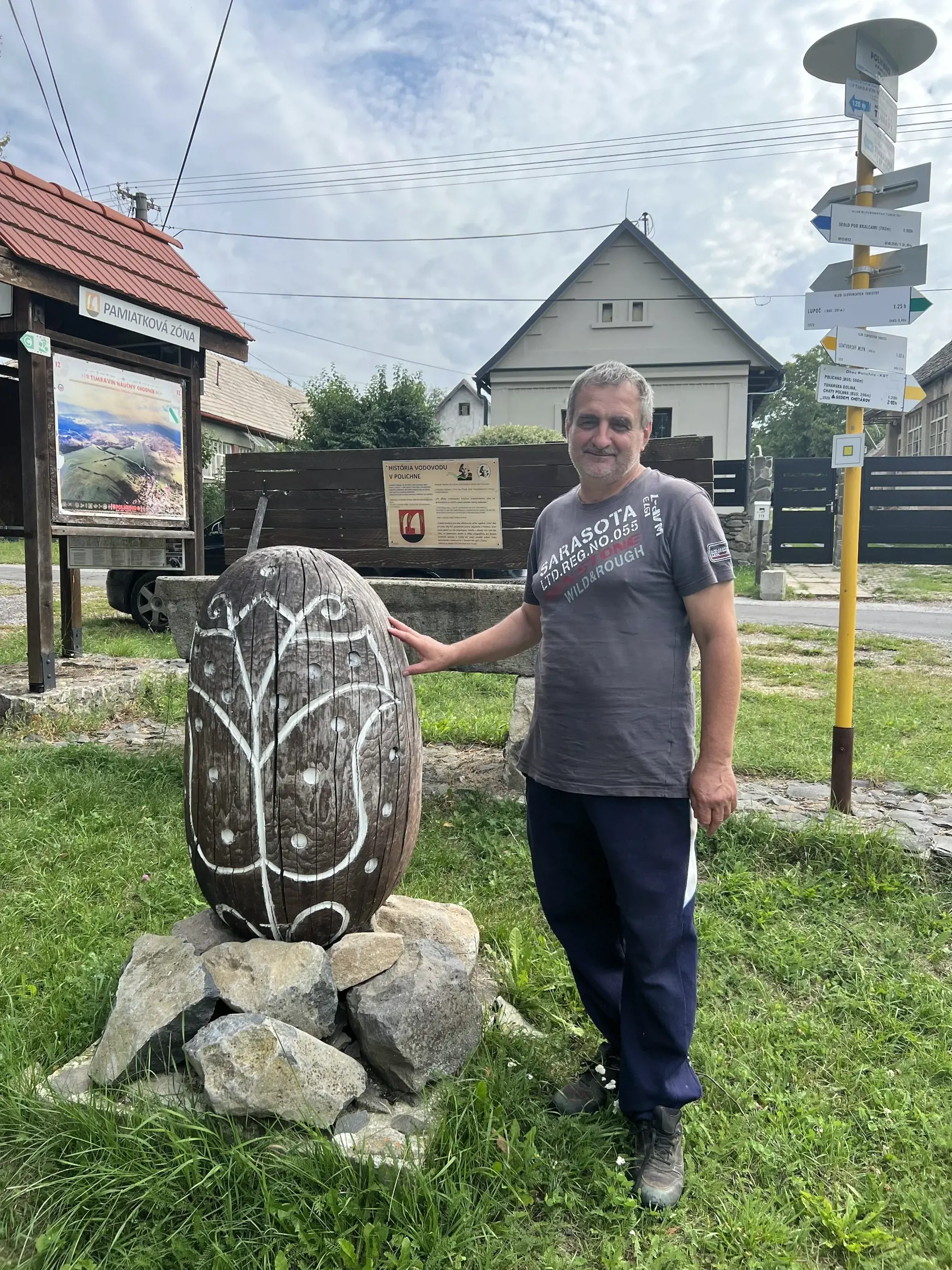 Najstaršia kraslica je z roku 1900. My sme túto techniku obnovili a robíme aj súťaž zdobenia polichnianskych kraslíc. Snažíme sa všetko, čo je typické pre tento kraj, dostať do povedomia širšej verejnosti,” ozrejmuje.