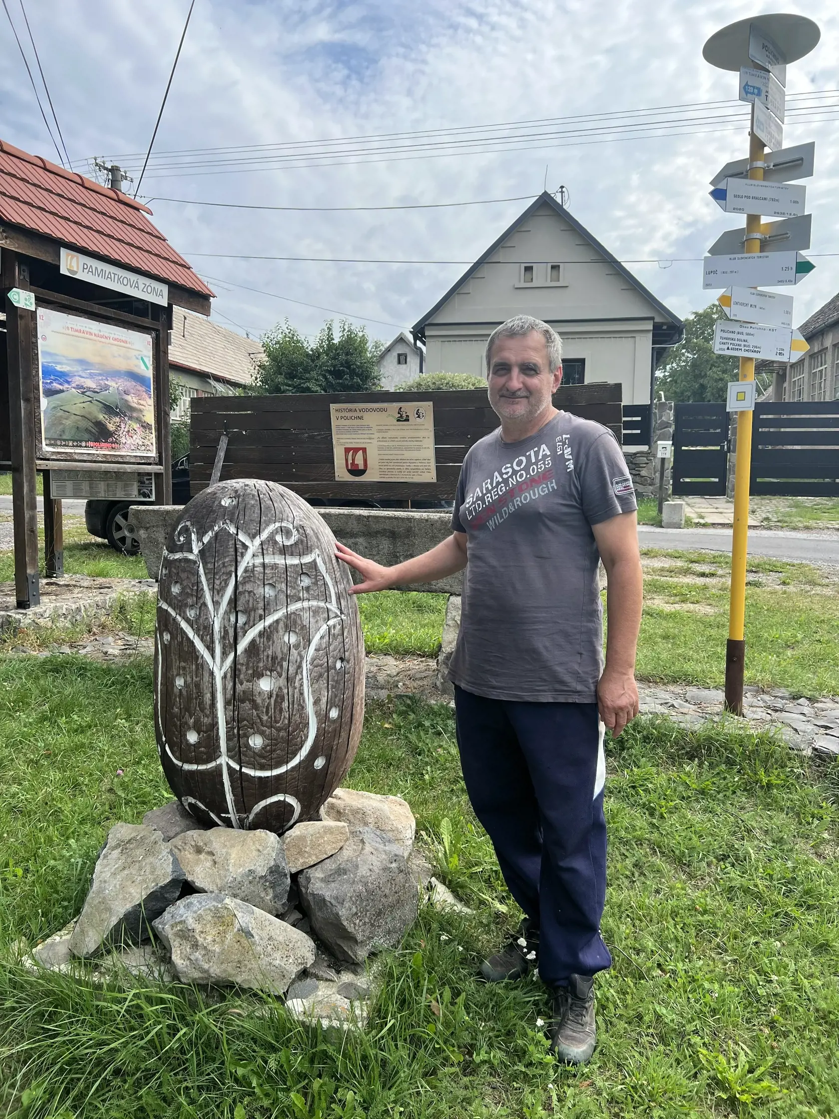 Najstaršia kraslica je z roku 1900. My sme túto techniku obnovili a robíme aj súťaž zdobenia polichnianskych kraslíc. Snažíme sa všetko, čo je typické pre tento kraj, dostať do povedomia širšej verejnosti,” ozrejmuje.