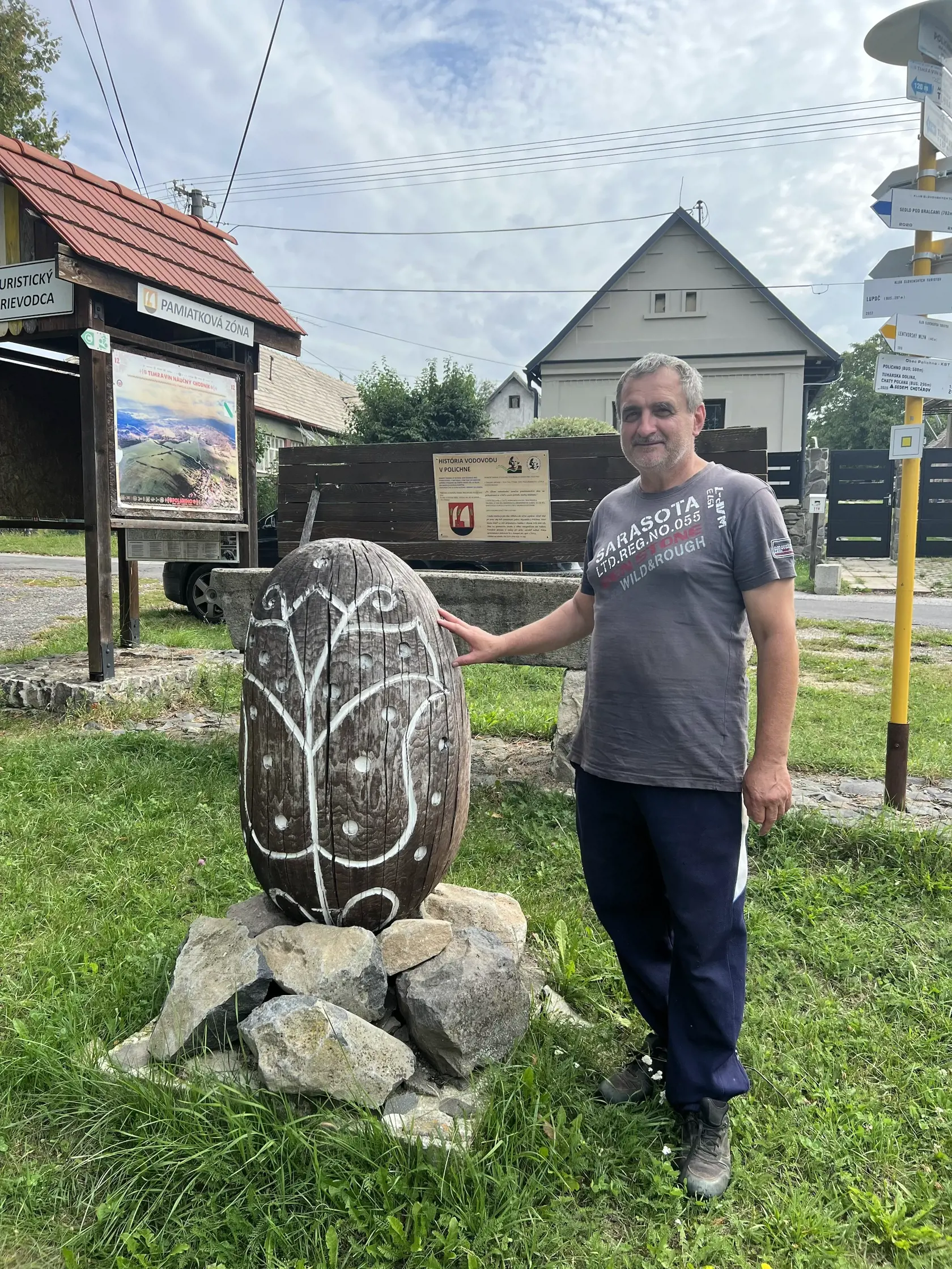 Najstaršia kraslica je z roku 1900. My sme túto techniku obnovili a robíme aj súťaž zdobenia polichnianskych kraslíc. Snažíme sa všetko, čo je typické pre tento kraj, dostať do povedomia širšej verejnosti,” ozrejmuje.