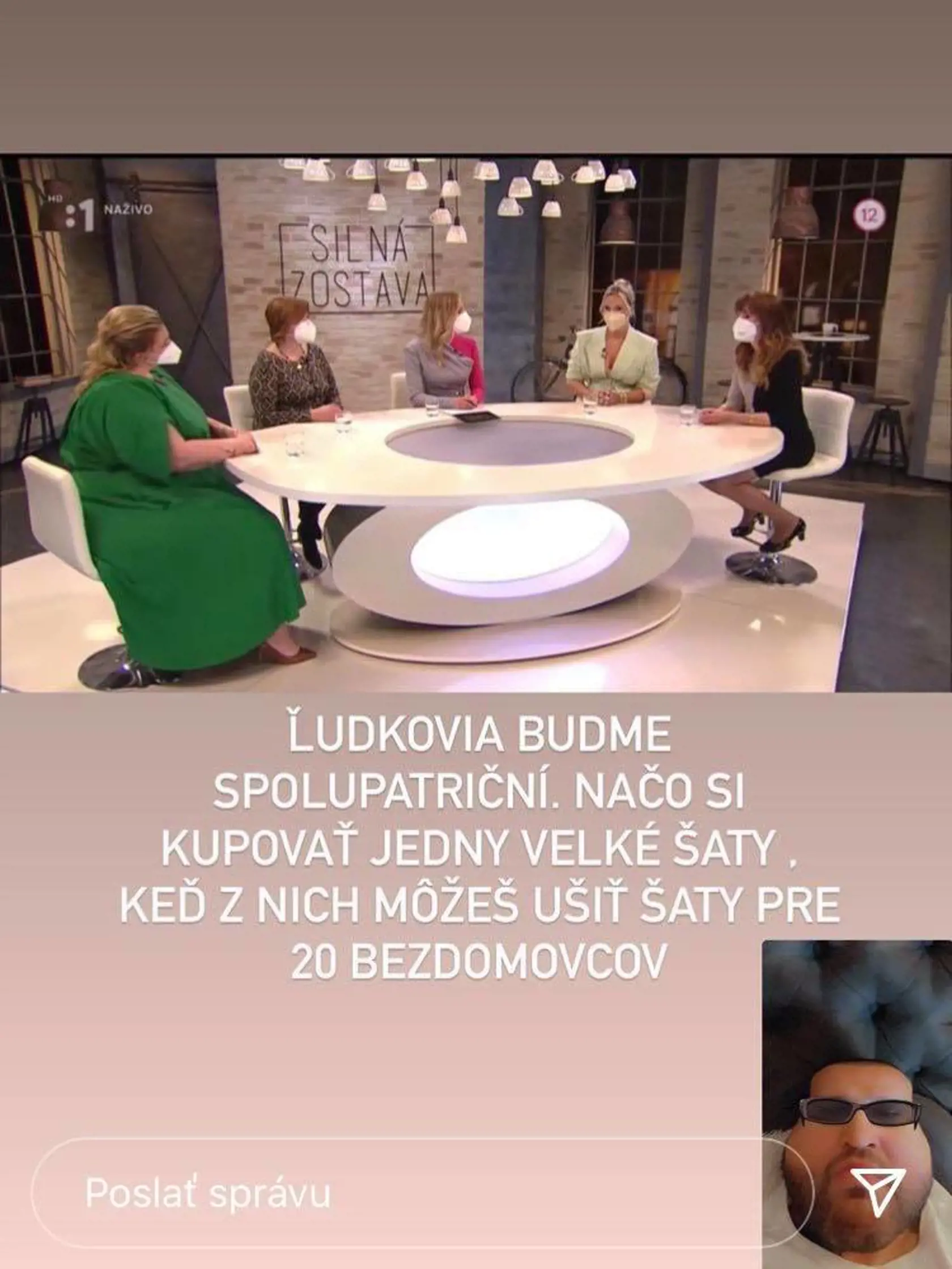 Rytmus verejne ponížil stand up komičku Simonu Salátovú zo Silnej zostavy (vľavo). Okrem toho, jej na fotke pridal kilá.