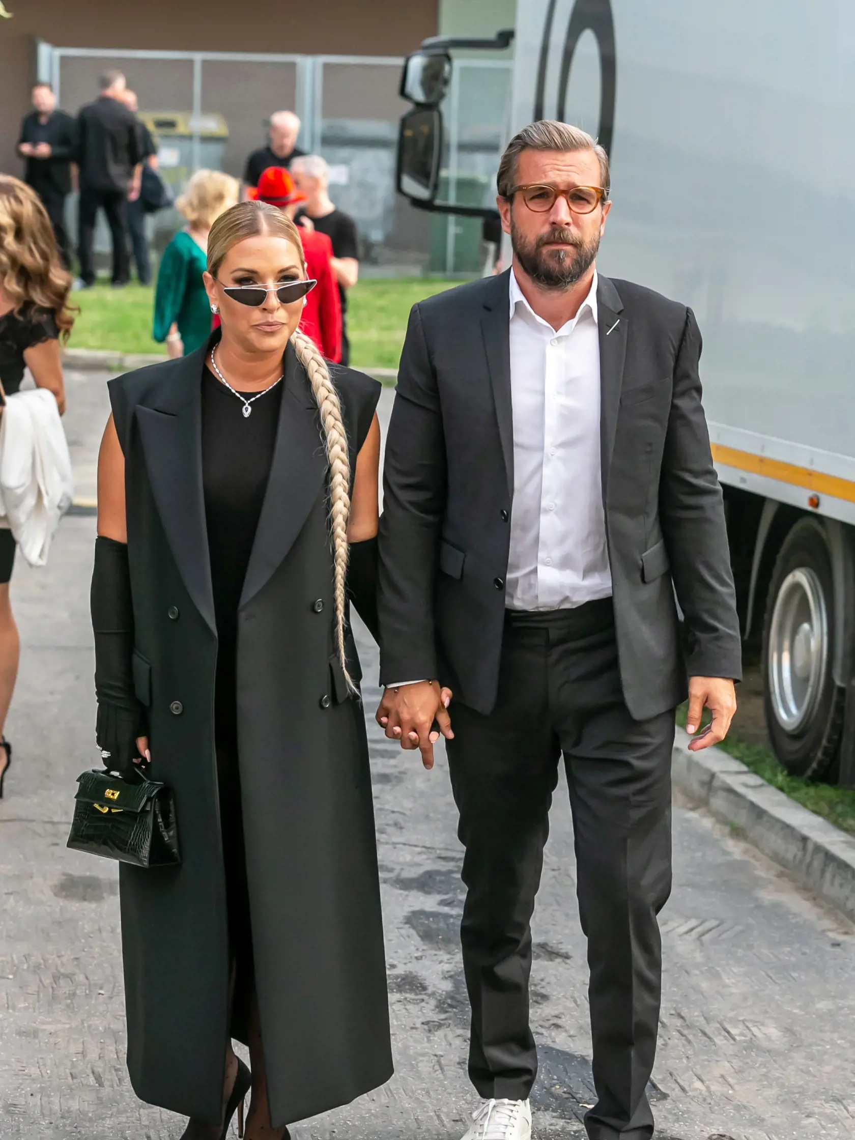 Na snímke je Domonika Cibulkoá a jej manžel Michal Navara ako prichádzjú na priamy prenos Miss Slovensko 2021.