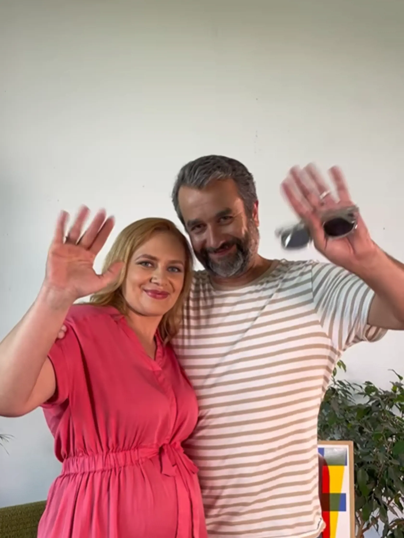 Hoci bolesť zo straty manžela nikdy celkom neprebolí, herečka pozbierala všetky sily a vrátila sa do pracovného kolotoča.