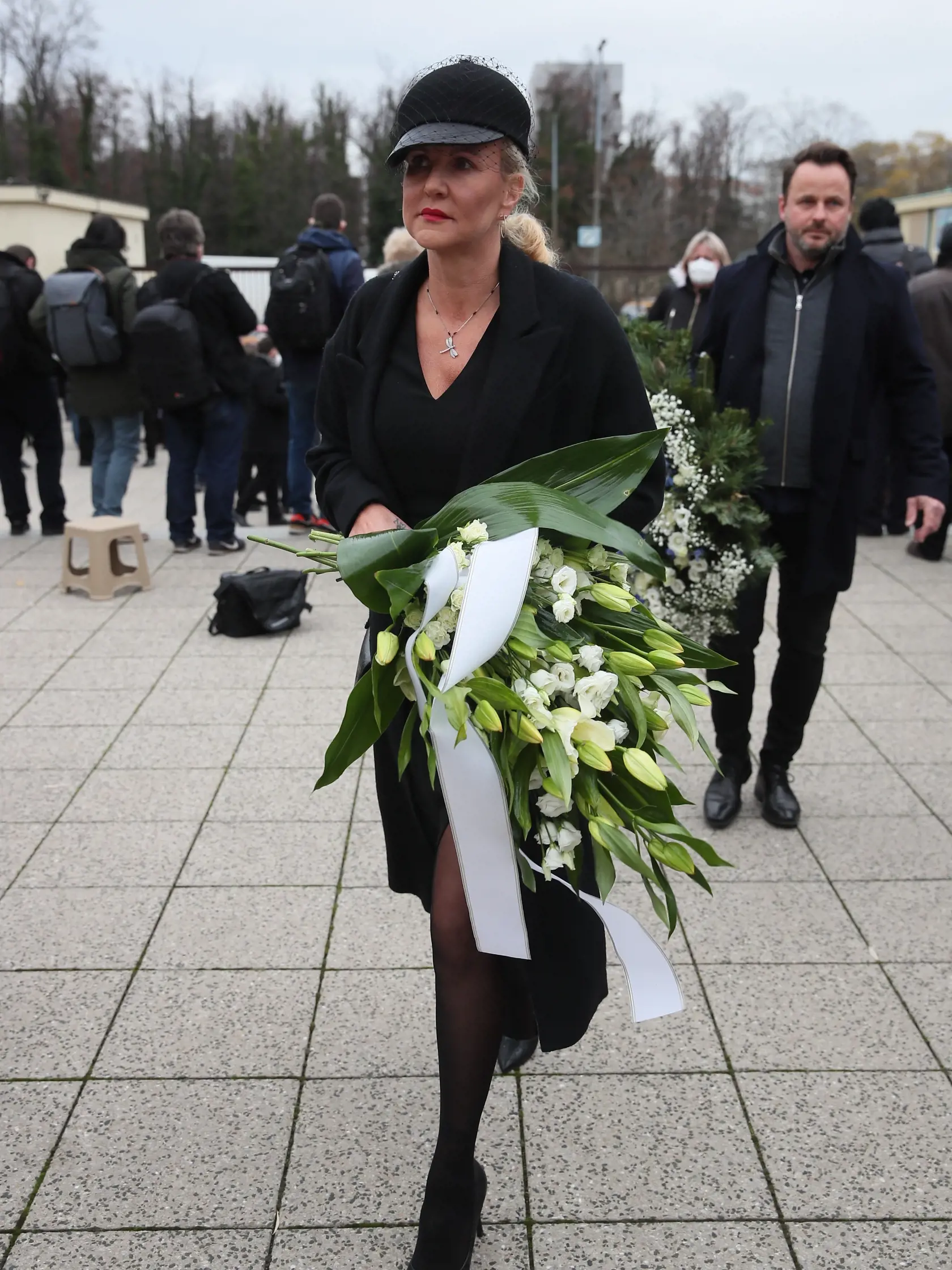 Vendula Pizingerova na pohrebe Žbirku.