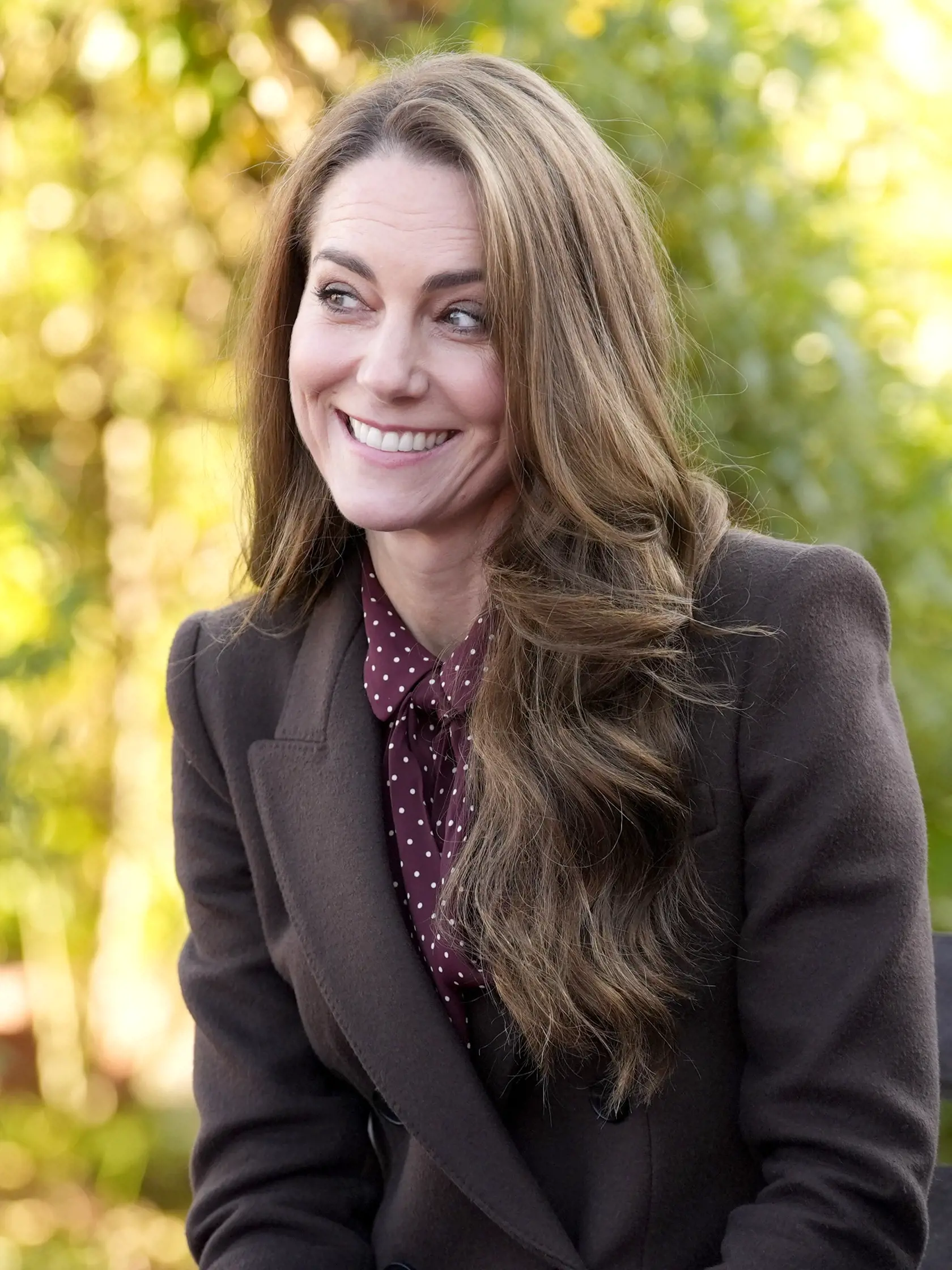 Kate, princezná z Walesu, sa usmieva na stretnutí so záchranármi a rodinnými príslušníkmi obetí útoku nožom v Southporte na severozápade Anglicka vo štvrtok 10. októbra 2024. Útok sa odohral v pondelok 29. júla na tanečnom podujatí pre deti venovanom tvorbe americkej speváčky Taylor Swiftovej. Sedemnásťročný mladík je obvinený z toho, že tam na smrť dobodal tri dievčatá vo veku šesť, sedem a deväť rokov. Zranil aj ďalších osem detí a dvoch dospelých, ktorí sa deti pokúšali pred útočníkom ochrániť. Obvinený je z trojnásobnej vraždy a ďalších desiatich pokusov o vraždu. FOTO TASR/AP 

Britain's Kate, Princess of Wales, smiles as she meets rescue workers and the families of those caught up in the Southport knife attack earlier this year in Southport, England, Thursday, Oct. 10, 2024. (Danny Lawson, Pool Photo via AP)