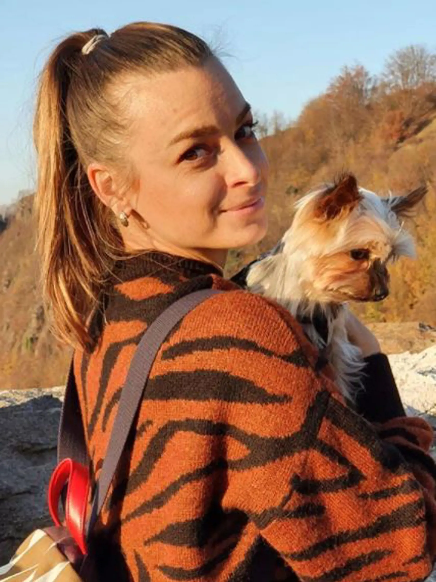 Eva so psíkom Filipom.