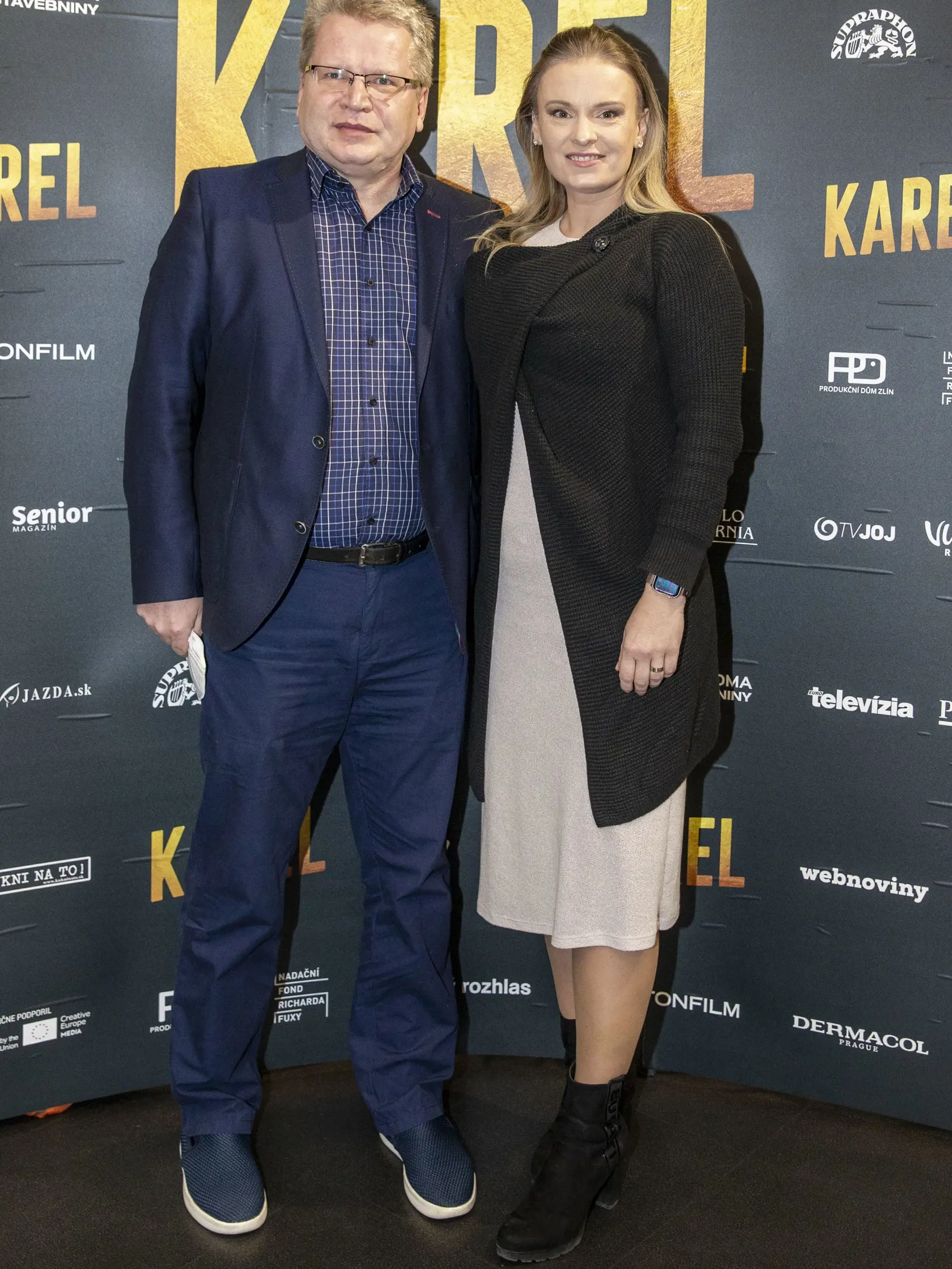 Na snímke je Juraj Čurný s manželkou Andreou na premiére filmu Karel. 