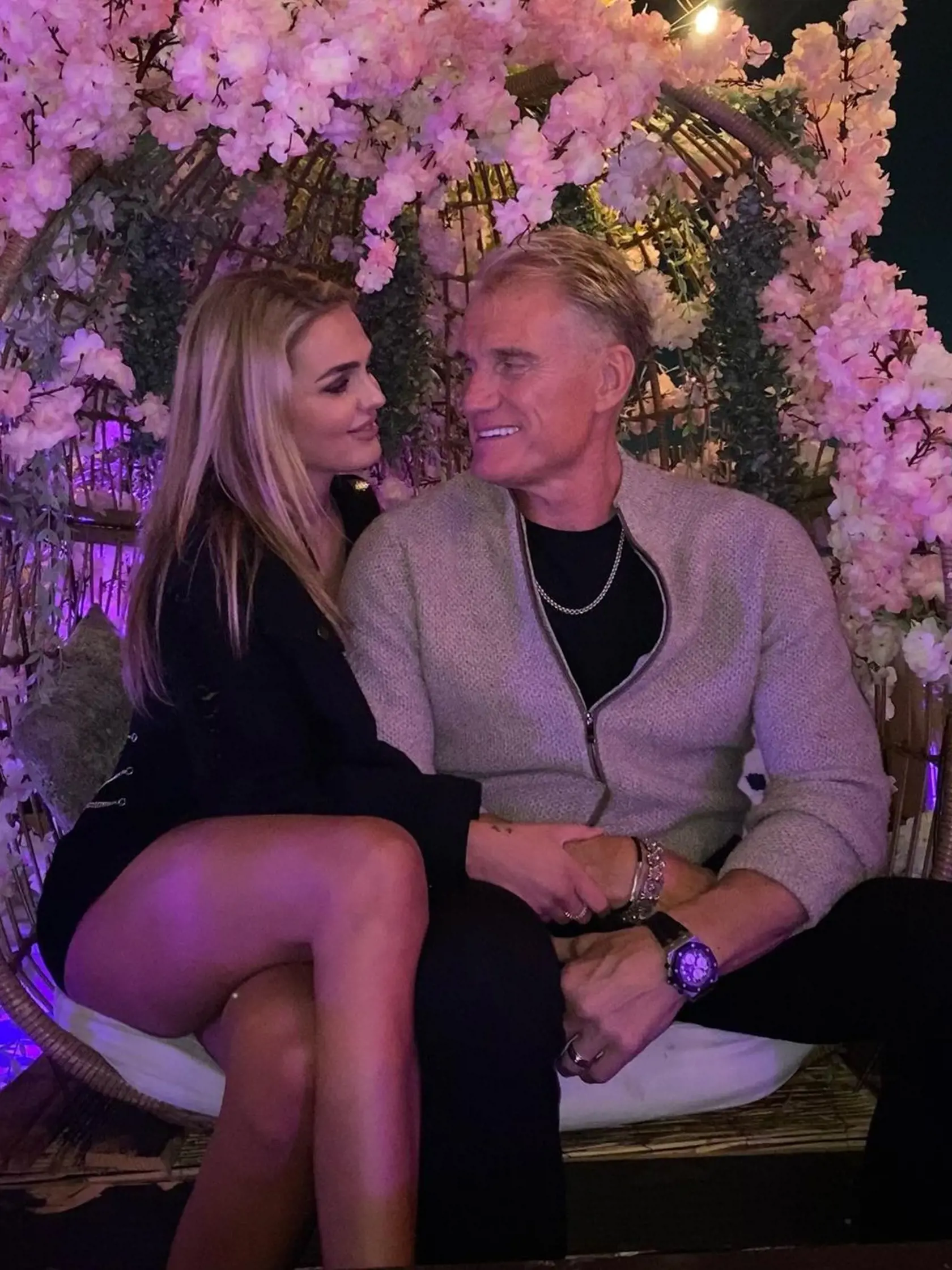 Dolph Lundgren, ktorý sa zviditeľnil účinkovaním v mnohých akčných filmoch, sa momentálne nachádza na krásnom ostrove Mykonos.