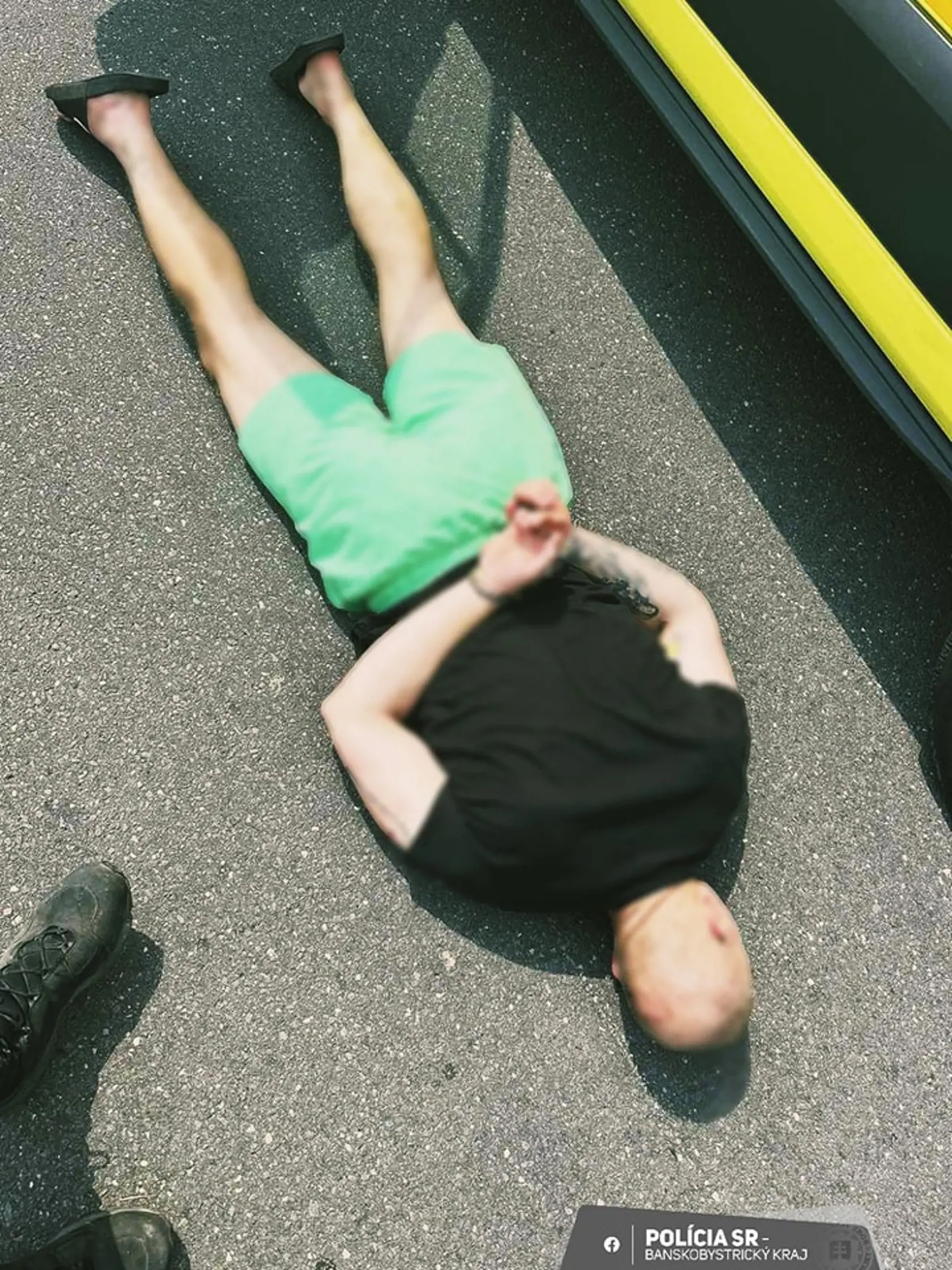 V Banskej Bystrici pacient počas prevozu ukradol sanitku. Muž bol prevážaný zo psychiatrickej klinky a v sanitke sa správal agresívne.