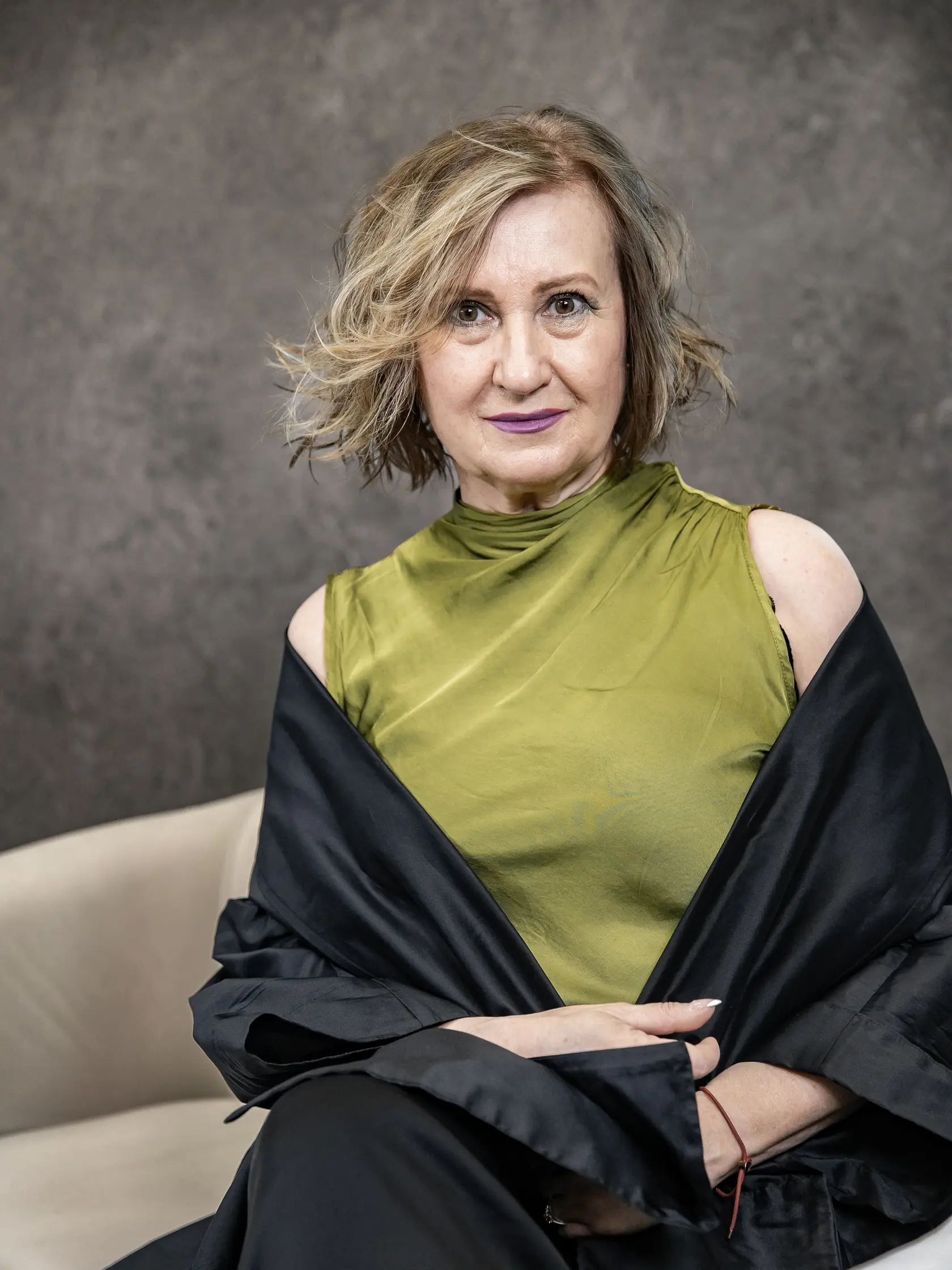 Diskusná relácia “Dôverne”, hosťom bola Adriána Krónerová. 