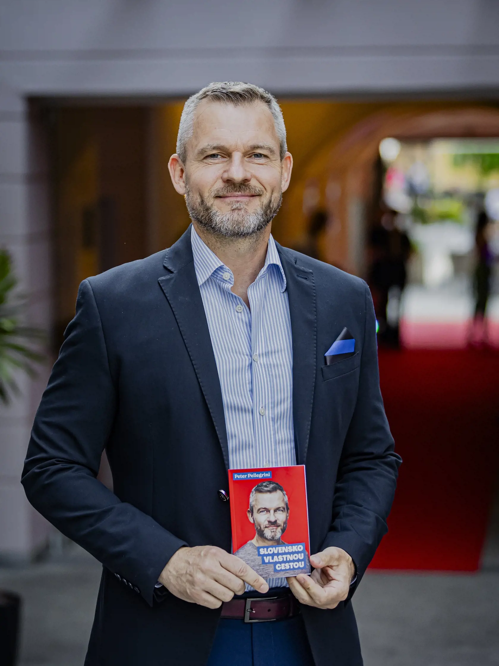 Expremiér a predseda poliickej strany HLAS – sociálna demokracia Peter Pellegrini predstavil pozvaným členom strany v trenčianskom Atrio Café svoju publikáciu s názvom Slovensko vlastnou cestou. Na snímke Peter Pellegrini.