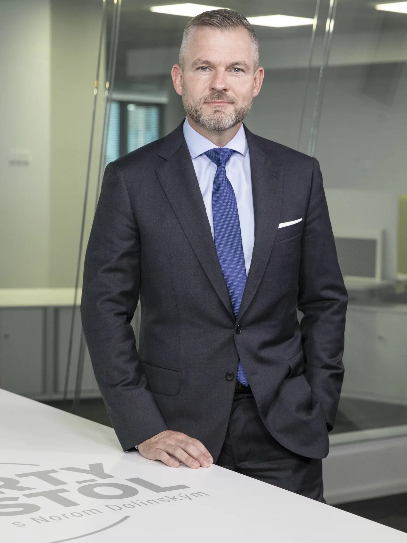 Na snímke je Diskusná relácia "Karty na stôl", ktorej hosťom bol predseda strany Hlas - SD a bývalý predseda vlády Peter Pellegrini.