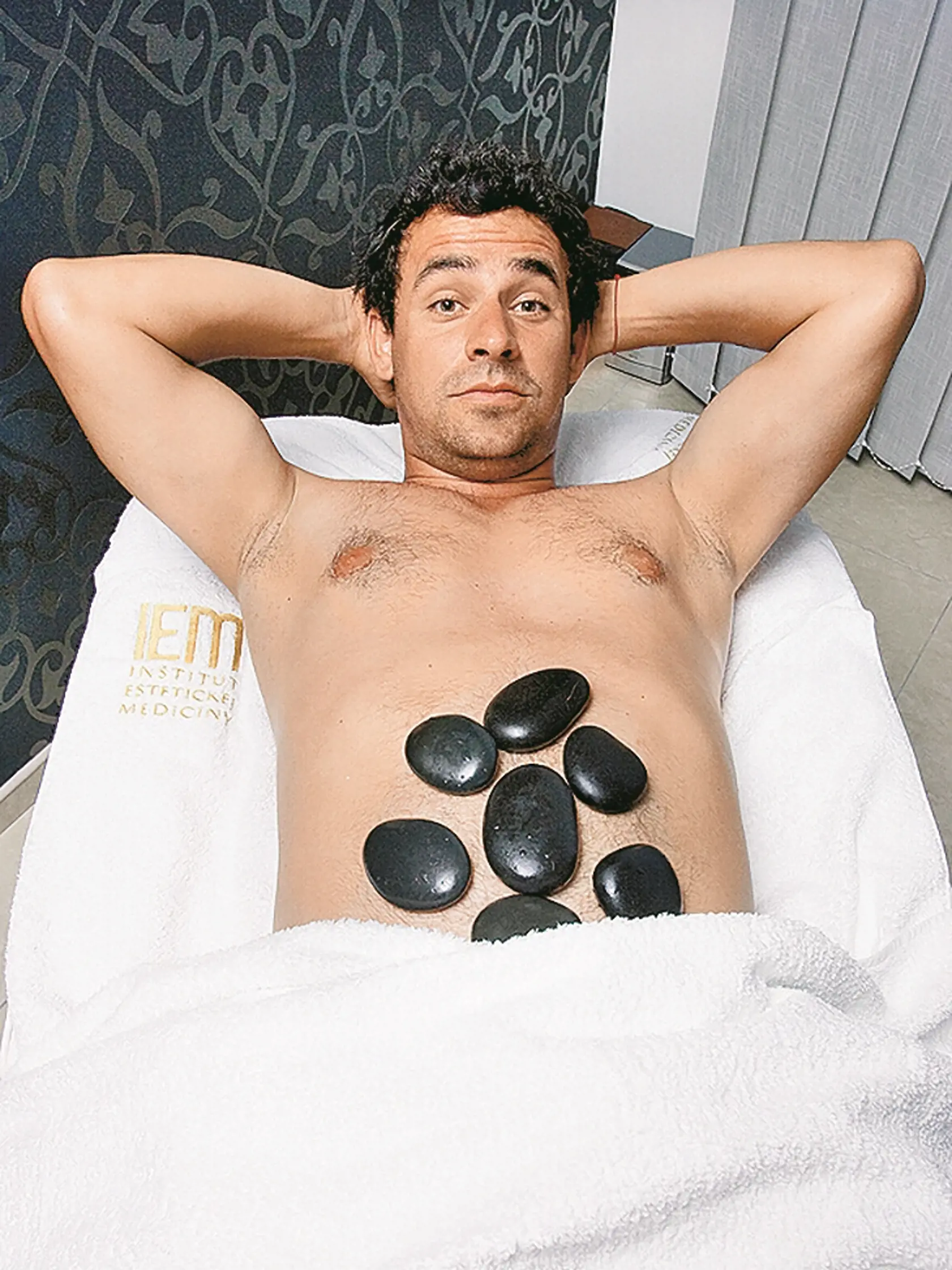 Herec Filip Tuma v Inštitúte estetickej medicíny v Pezinku