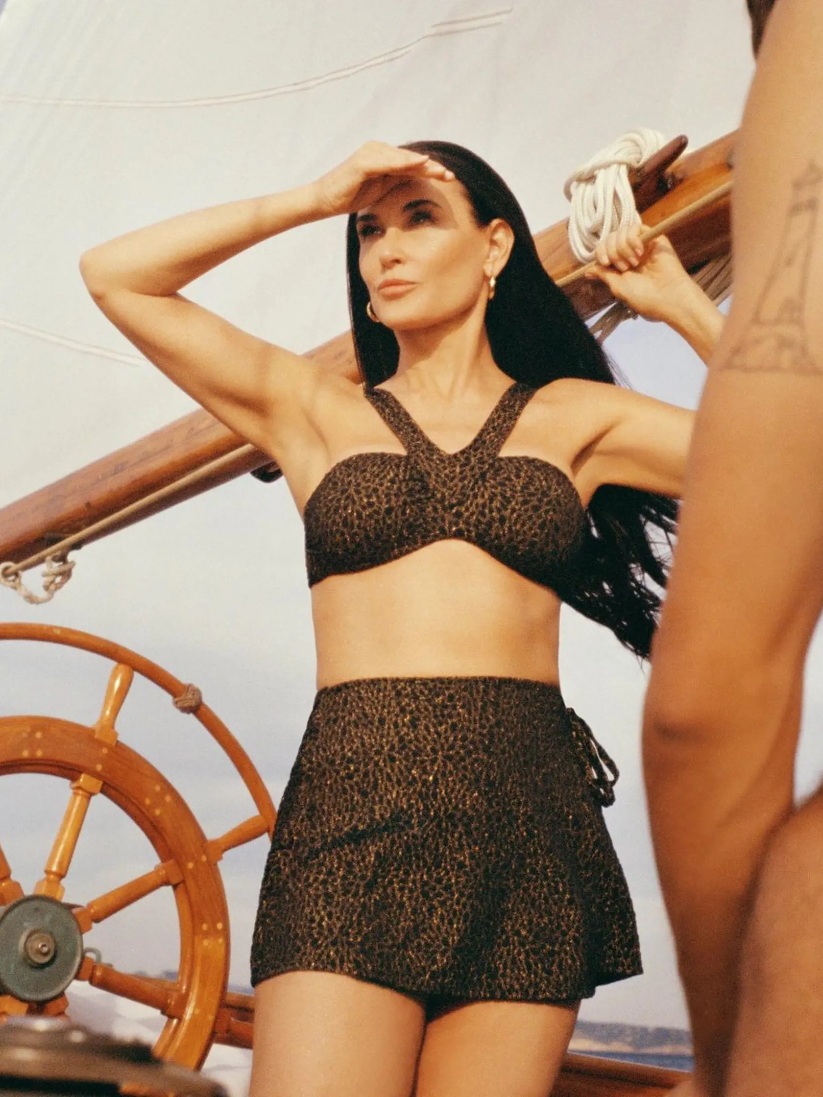 Americká herečka Demi Moore spojila síly se značkou plavek Andie a vznikla tak limitovaná kolekce s názvem Demi Moore x Andie.V sexi kolekcii predviedla aj svoje dokonalé telo.