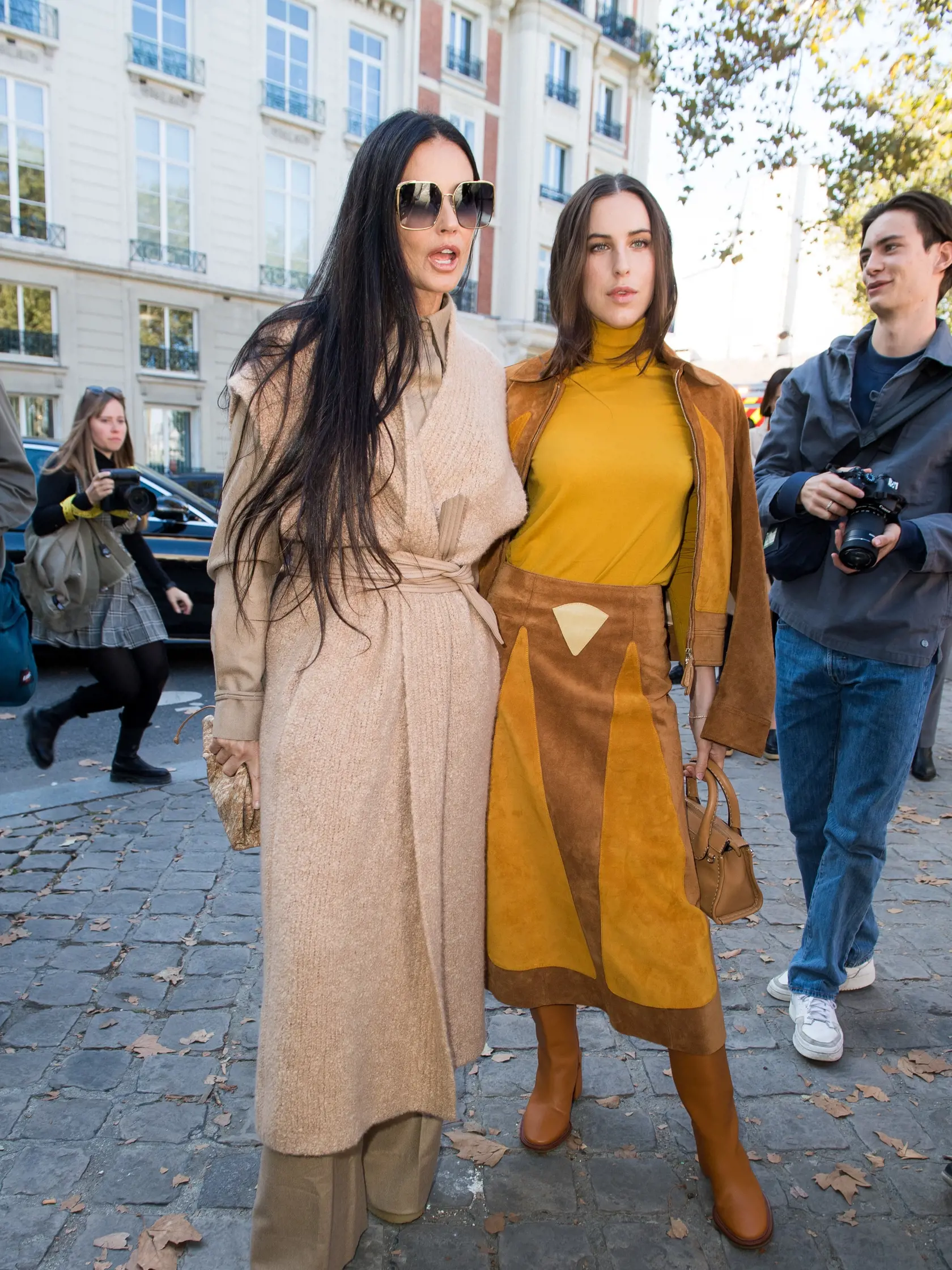 Demi Moore s dcérou Scout na prehliadne návrhárky Stelly McCartney na Parížskom týždni módy.