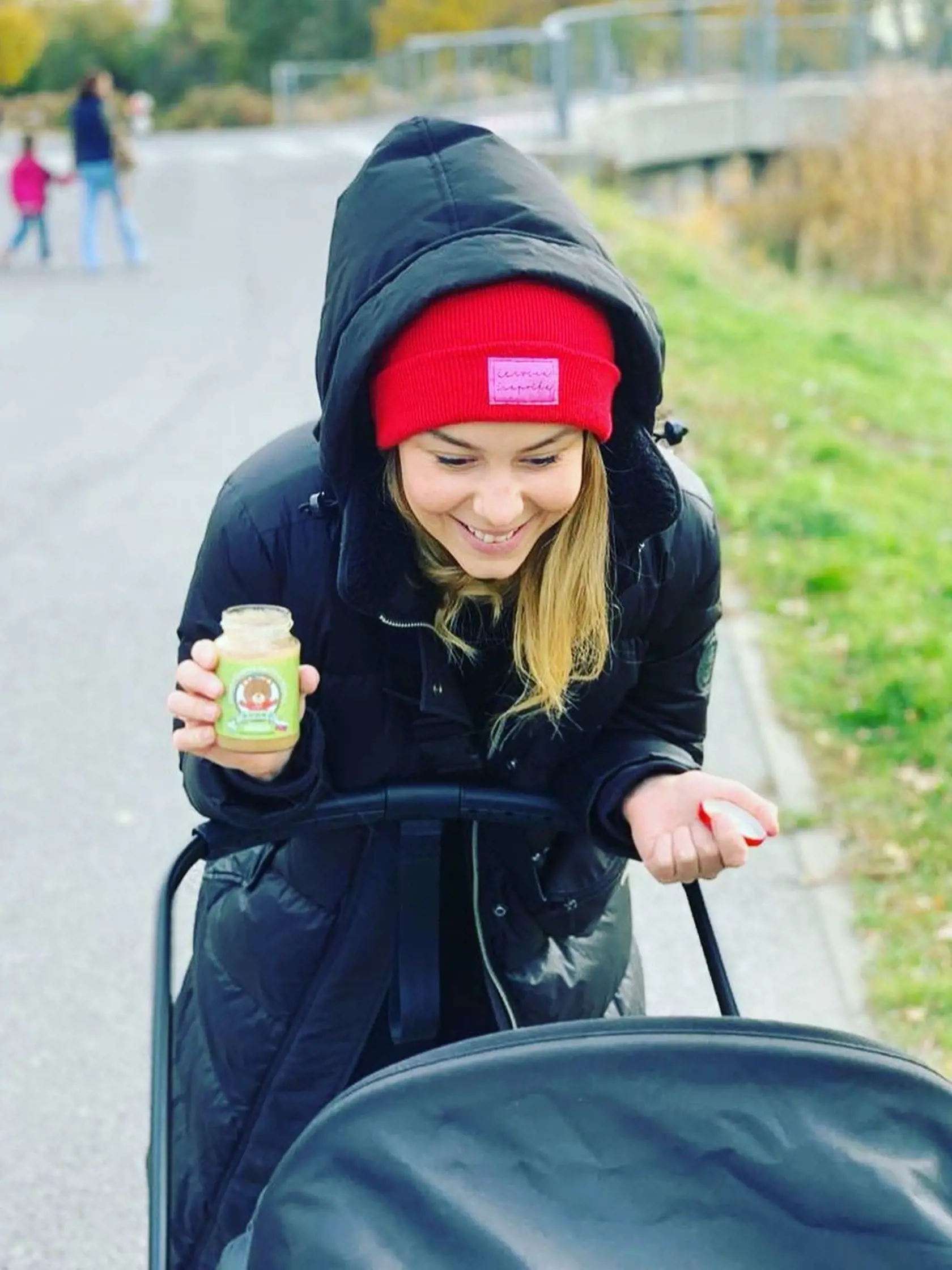 Rola maminy jej mimoriadne pristane a aj keď sama zistila, že to nie je také jednoduché, užíva si to