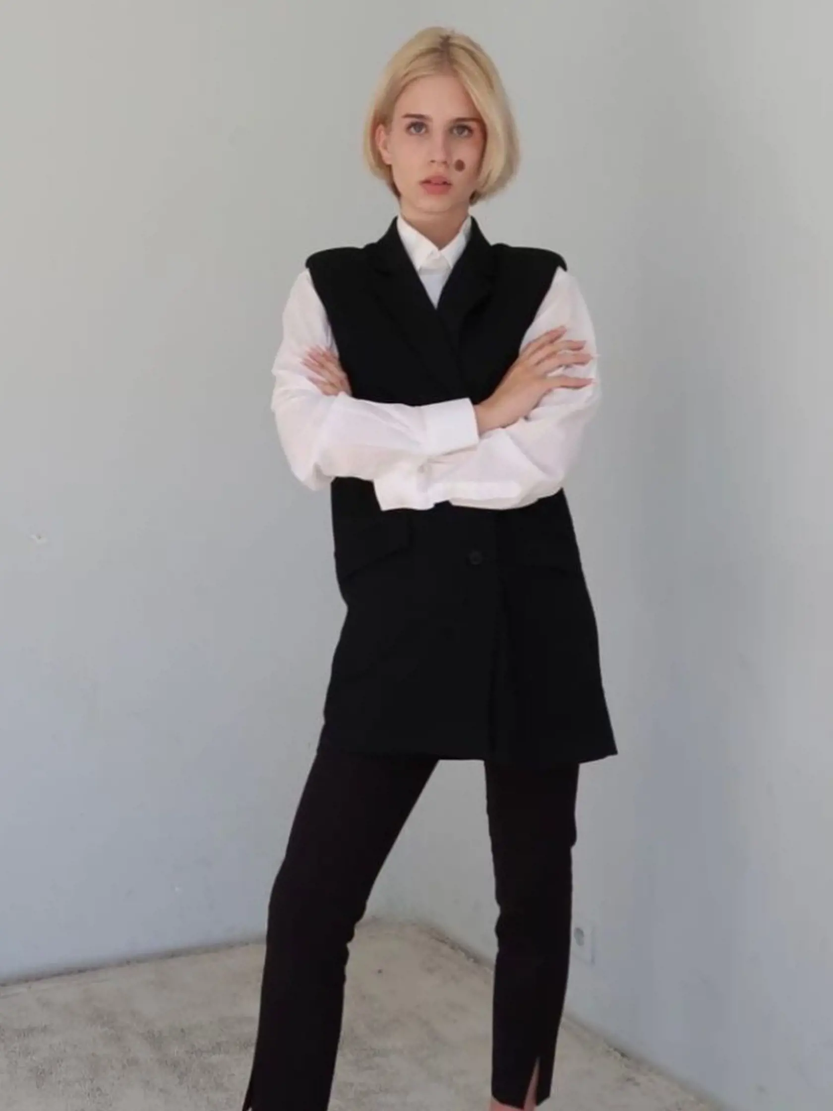 Emmu zastupuje Exit model management.