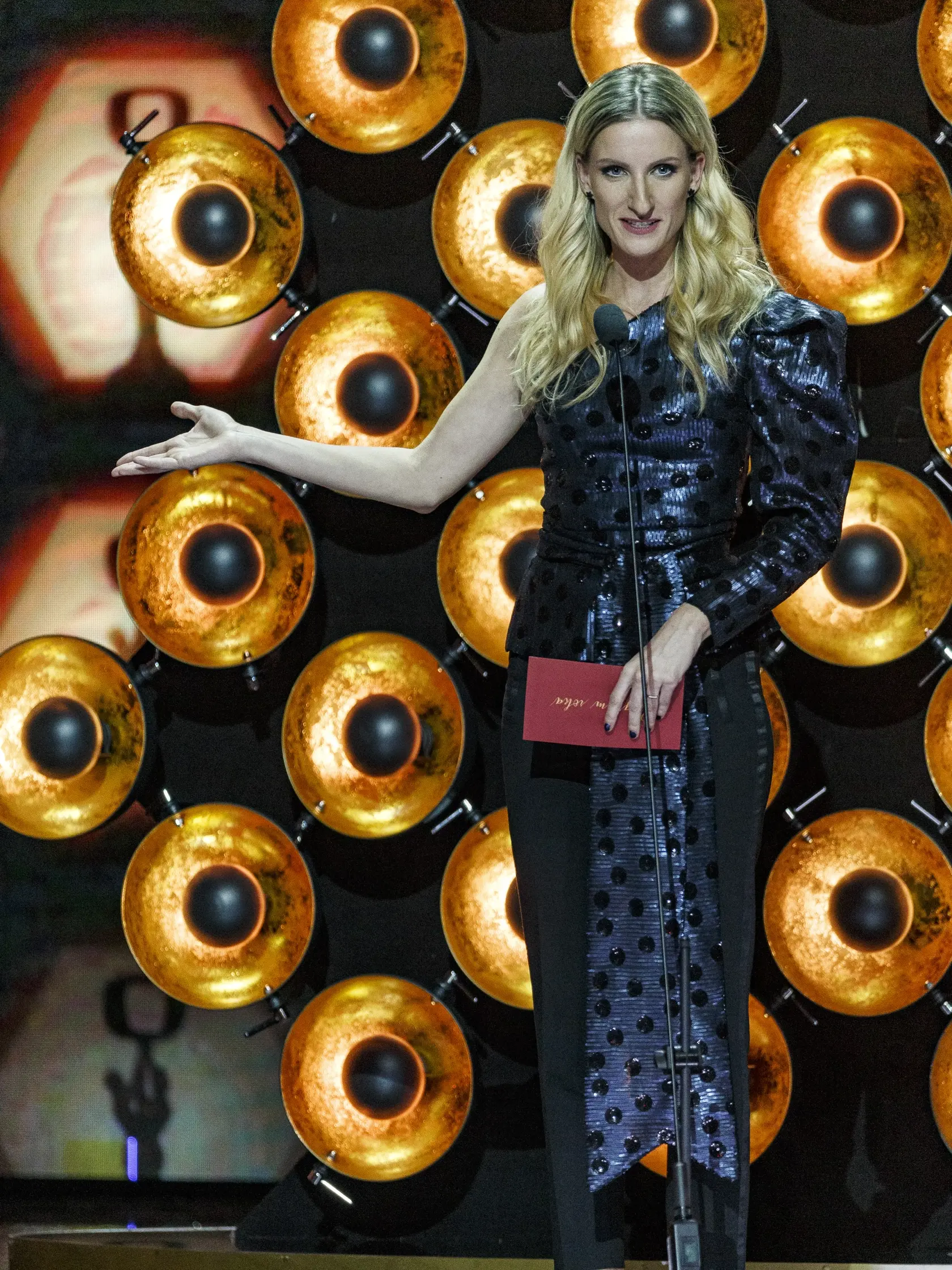 Na snímke Adela Vinczeová počas priameho prenosu z galavečera OTO 2019.