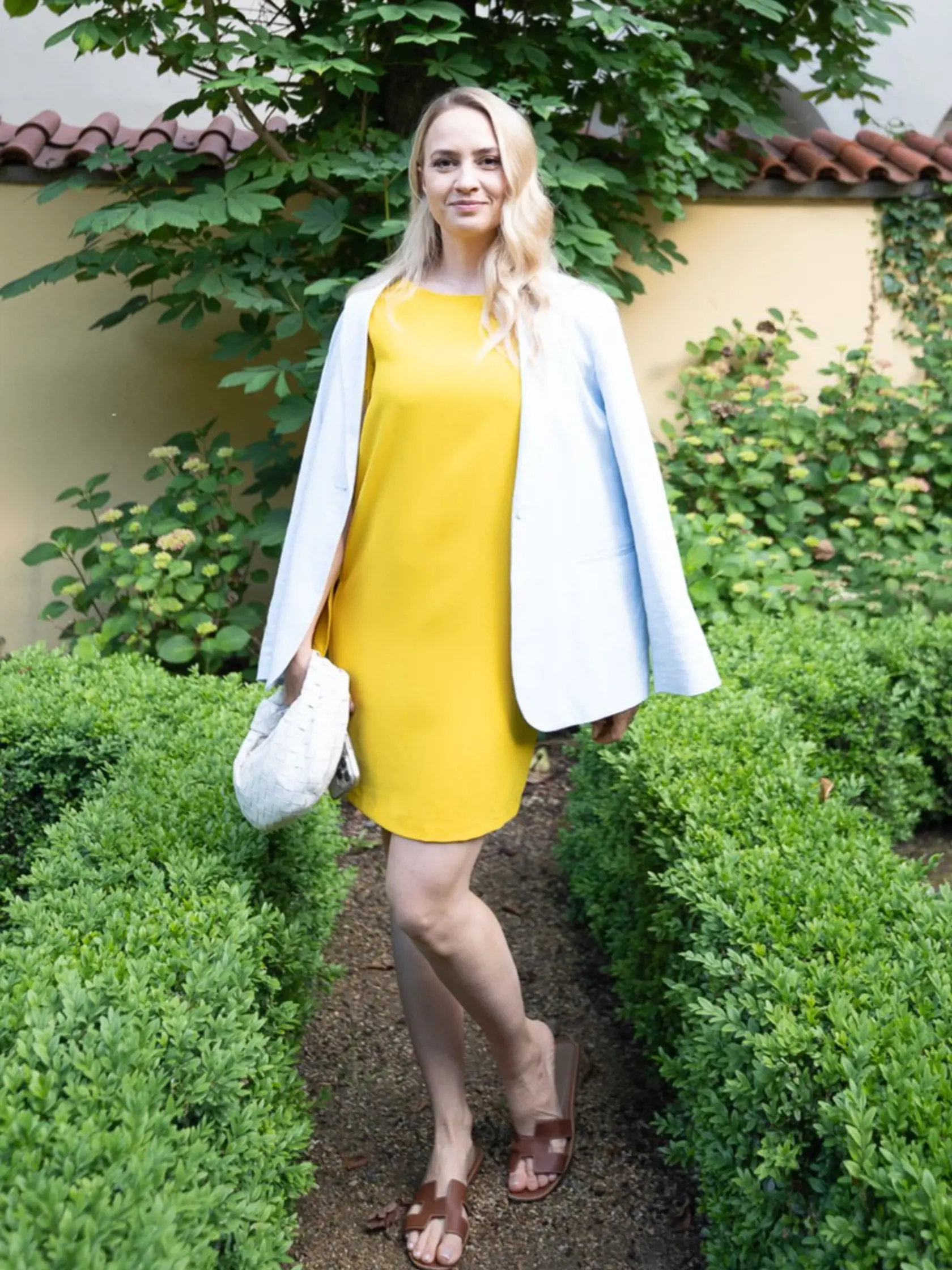 Lenka Šoóšová po emotívnej rozlúčke v Markíze zamierila do Prahy na garden party známych gumených cukríkov. Spoločnosť jej okrem iných robili aj kolegyne a influencerky Barbora Krajčírová, alebo Ivana Gáboríková.