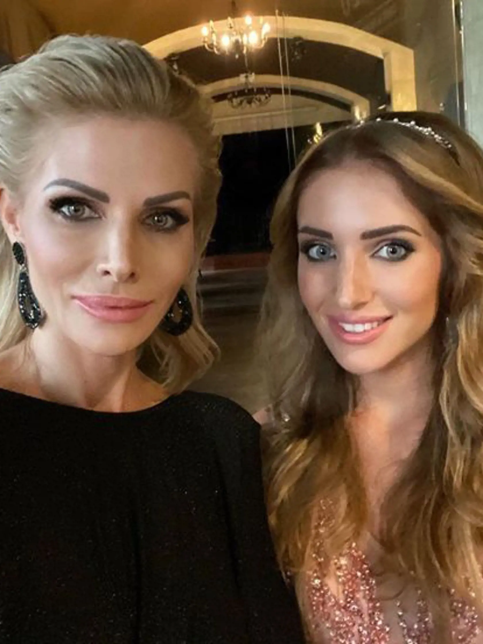 Poslankyňa Národnej rady Petra Krištúfková vie prispôsobiť šperky k outfitu a celkovo k charakteru podujatia. V parlamente sa ukazuje najčastejšie v perlových náušniciach. Má však aj zaujímavejšie kúsky