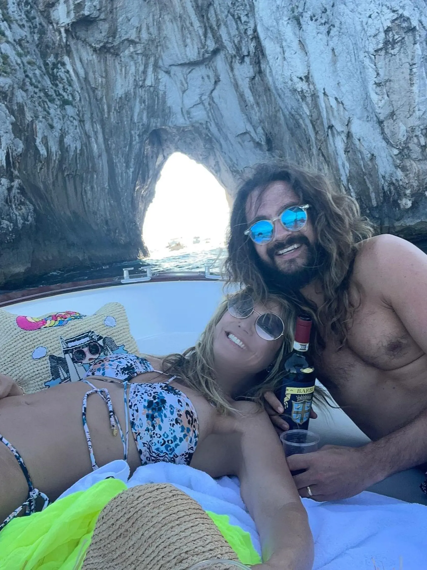 Dve hrdličky a kŕdlik detí sa na Capri nenudili.