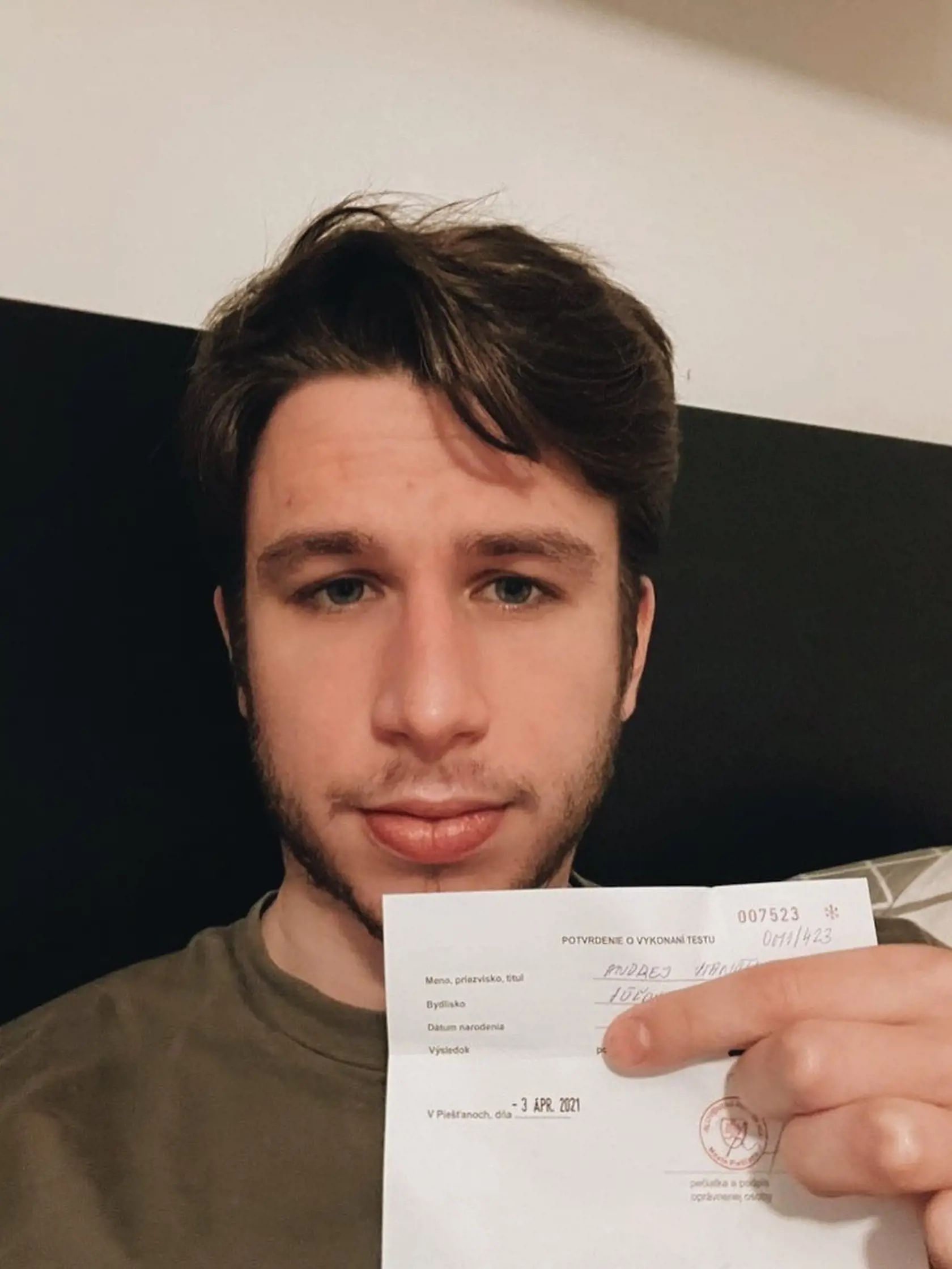 "Lockdown pre nezaočkovaných mohol prísť aj skôr, pretože je férové odmeniť ľudí, ktorí sa dali zaočkovať. Pokiaľ chceme zabrániť kolapsu nemocníc, na ktorý by sme doplatili všetci a bola by to humanitárna kríza, iná cesta na zrazenie krivky ako lockdown pre všetkých neexistuje. Dôkazom je aj Rakúsko," uviedol Stančík.