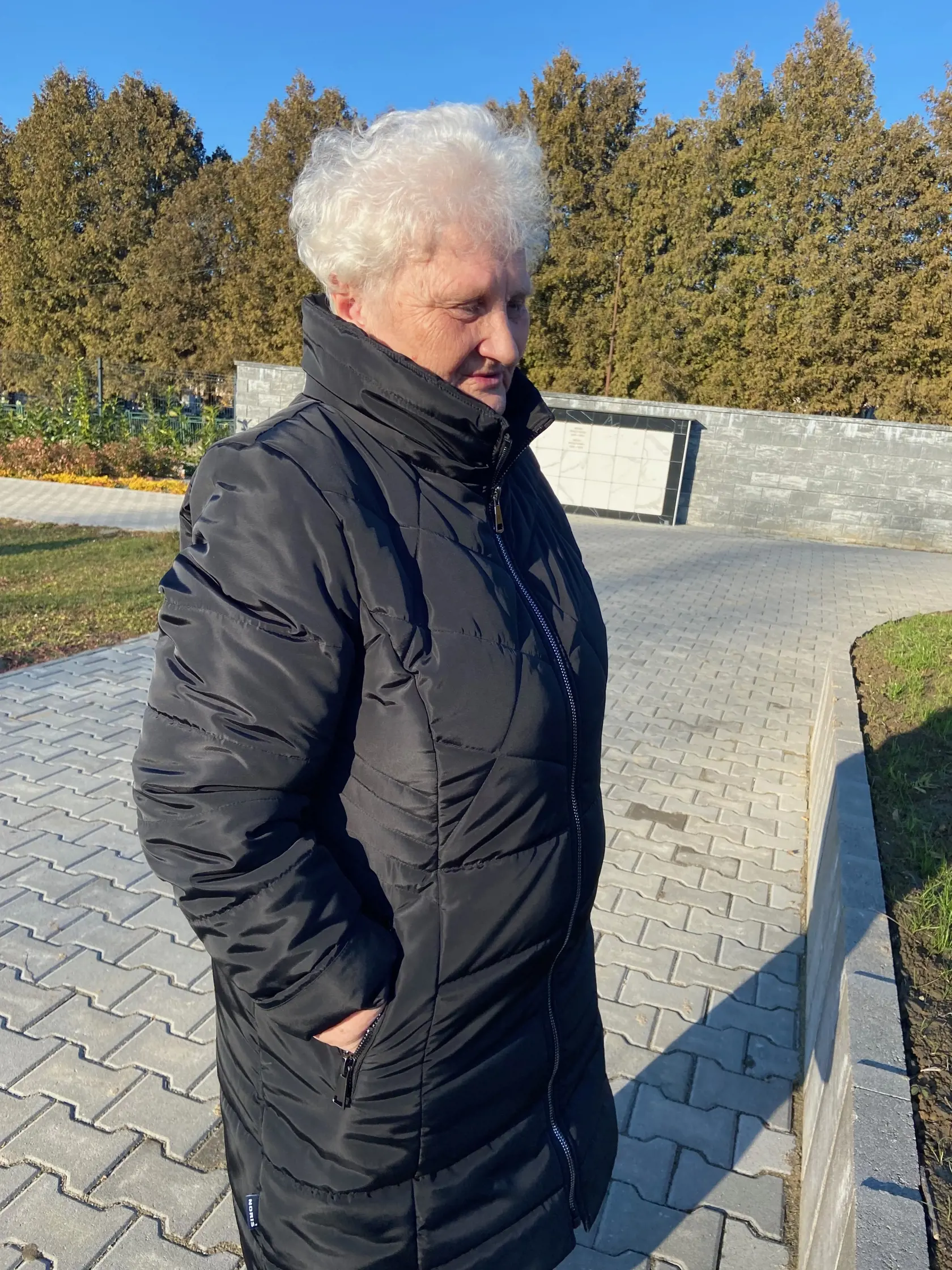 "Ja som zaočkovaná už trikrát. No nechápem mladých ľudí, ktorí majú pridružené ochorenia, že si nedali pichnúť vakcínu, keď je taká možnosť. A pritom majú malé deti. Vraj je to somarina. A pritom ona je učiteľka a on má choré pľúca," krúti hlavou vdova Agáta (74).