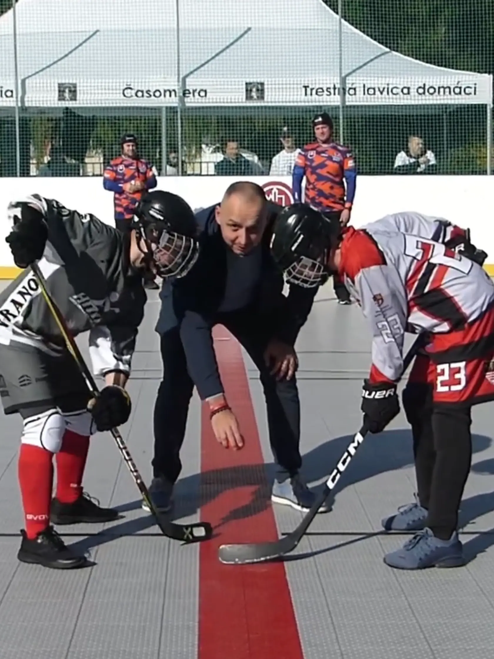Aktívny víkend mal aj poslanec KDH František Majerský. Strávil ho v Bardejove. „Vybral som sa na severovýchod, na prvý extraligový hokejbalový zápas U14, ktorý sa hral na ihrisku vybudovanom Prešovským samosprávnym krajom,“ priblíži poslanec.