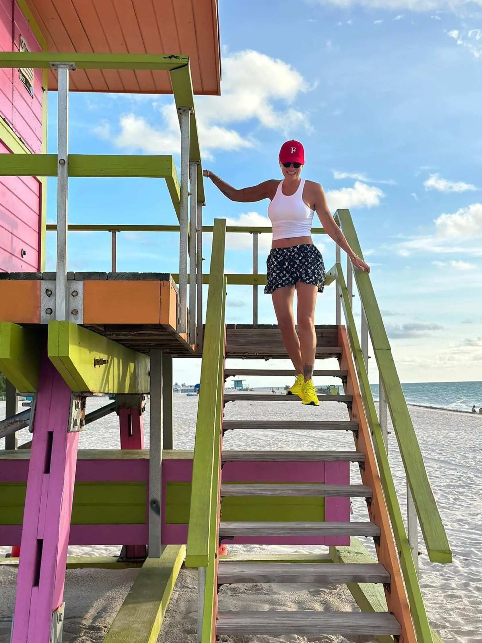Dara si na Miami Beach zapózovala pri hliadkovacej veži, ktorá vyzerá ako pre Barbie.