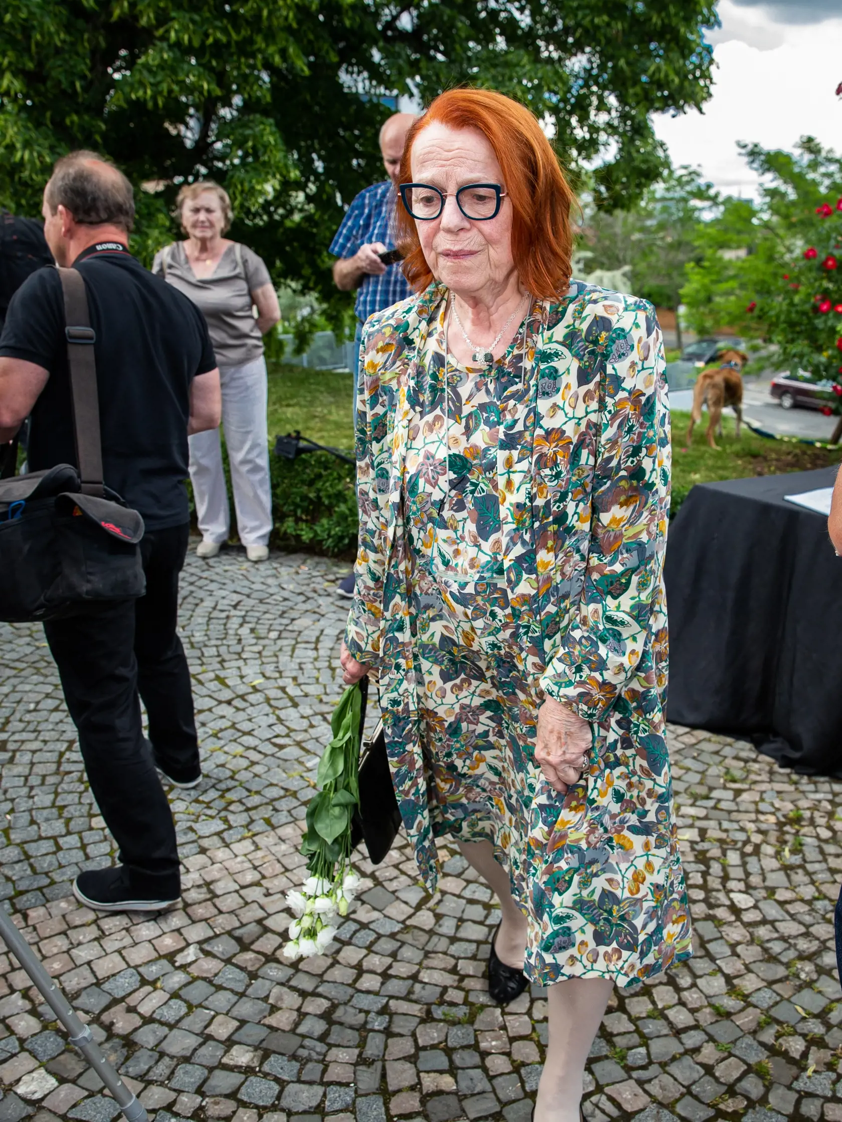 Posledná rozlúčka s českým hercom Josefom Abrhámom v kostole sv. Anežky České na Spořilově v Prahe. Na snímke Iva Janžurová.