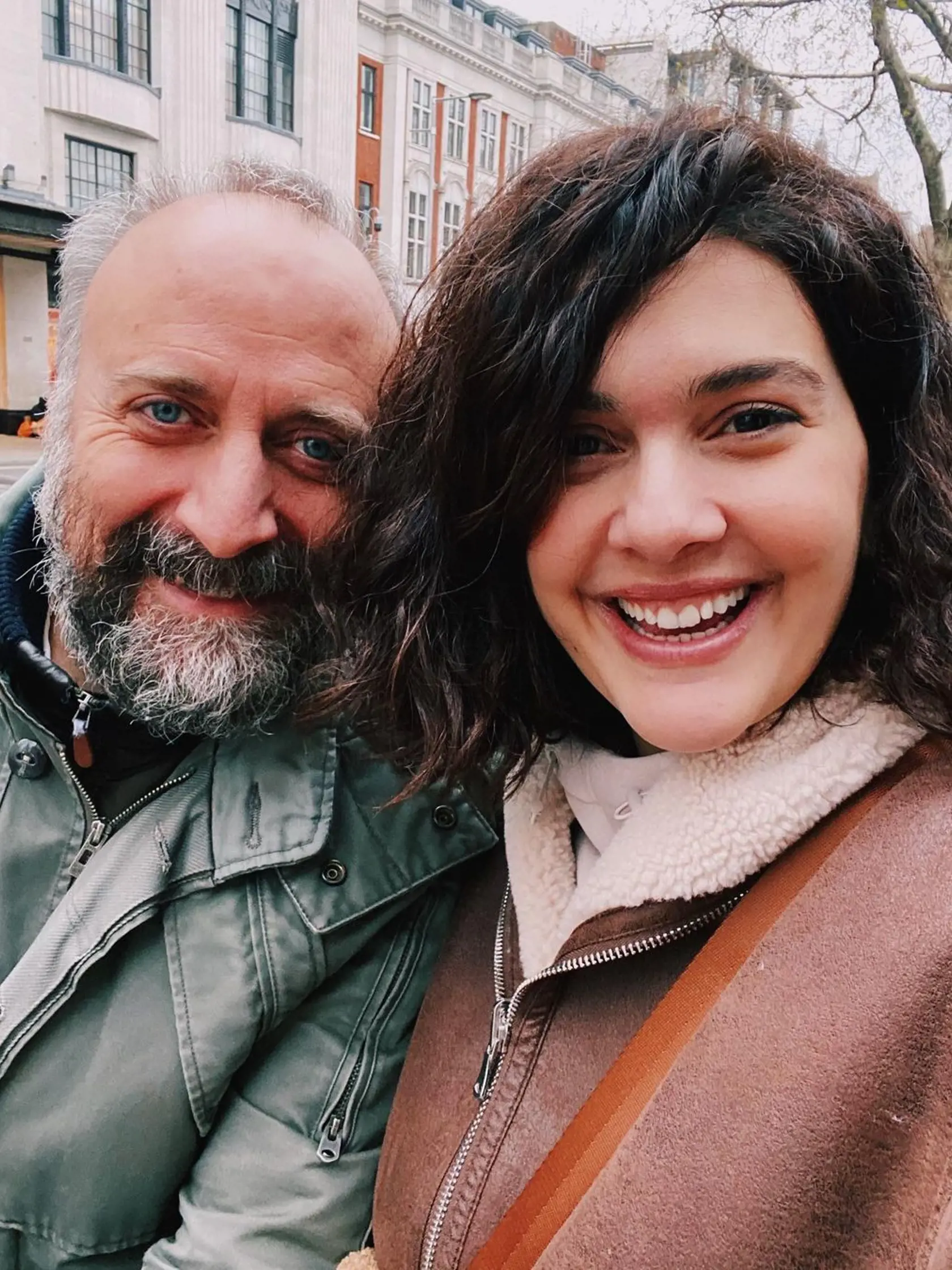 Bergüzar Korel s manželom.