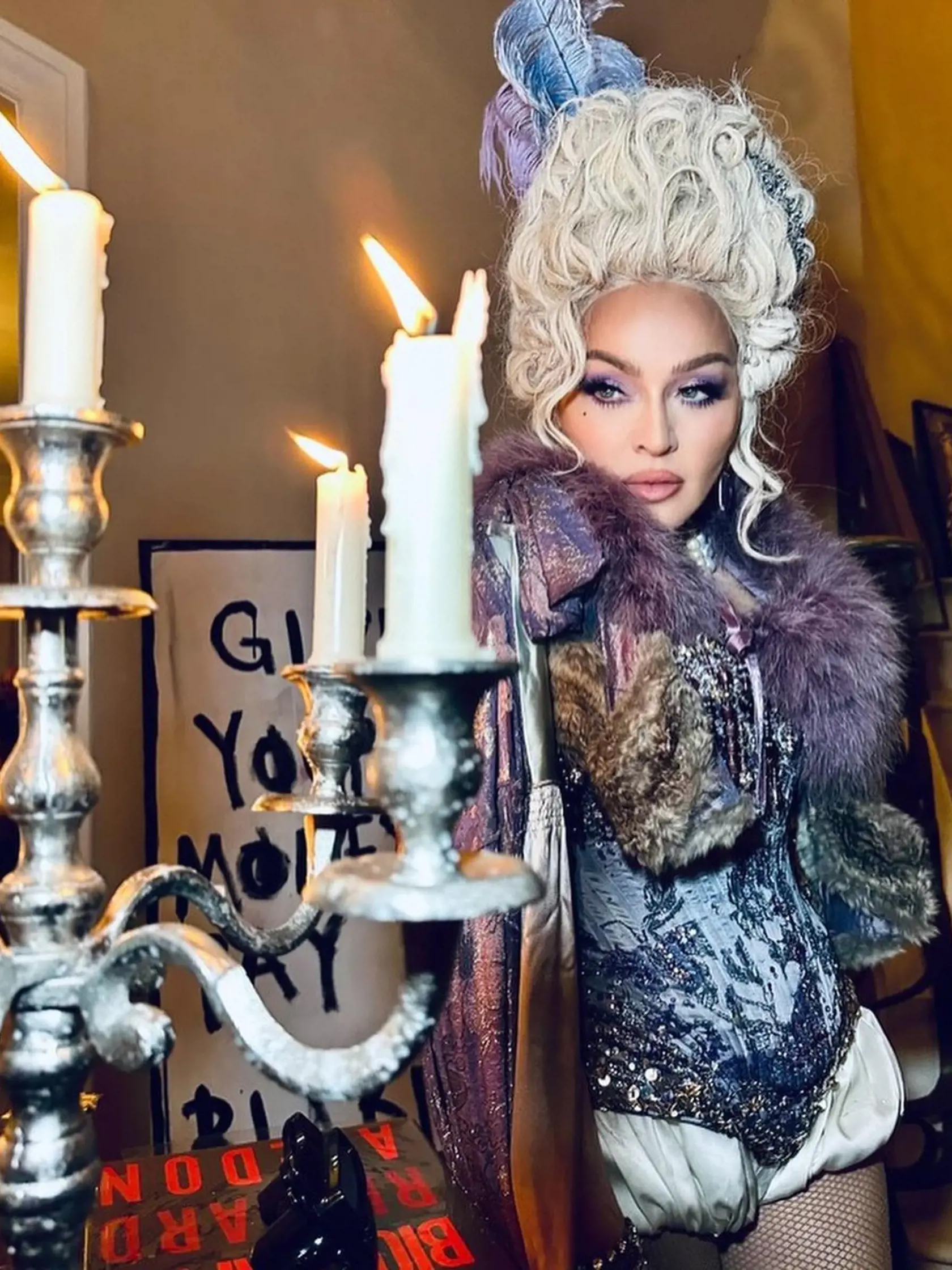Speváčka Madonna (65) je jednoducho nezmar. Po zdravotných problémoch a náročnom turné to namiesto oddychu roztočila na divokej pooscarovej párty. Popová kráľovná svetu ukázala, že do starého železa ešte rozhodne nepatrí.