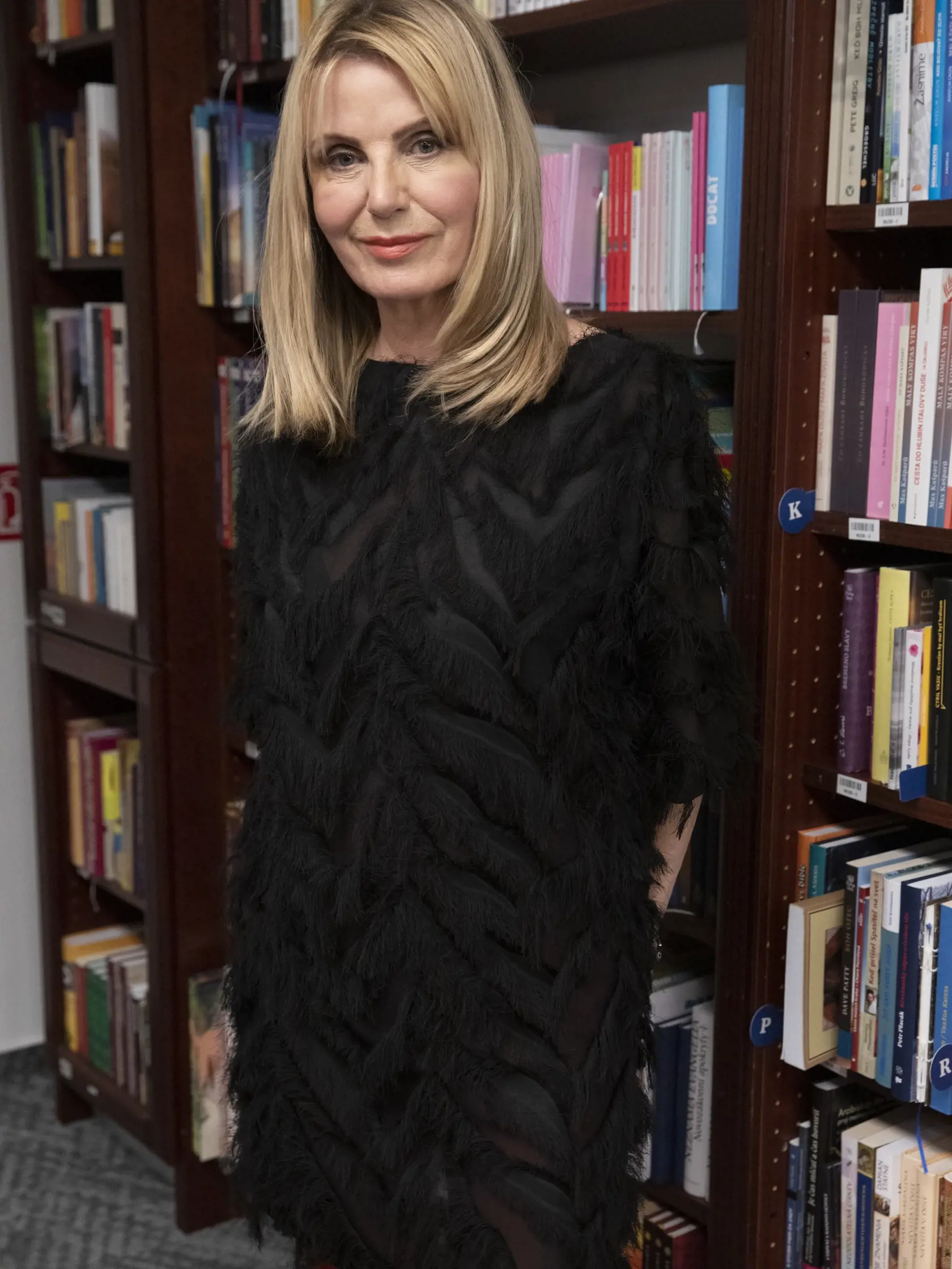 Emma Tekelyová nahodila elegantné oblečenie.